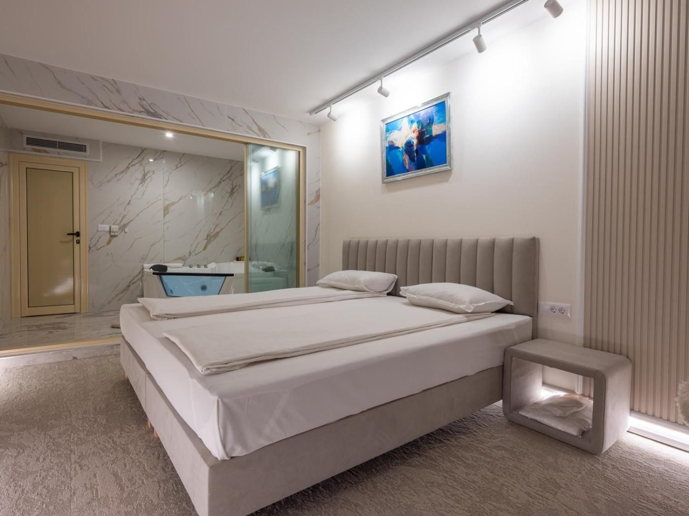 Superior One-Bedroom Apartment with Balcony