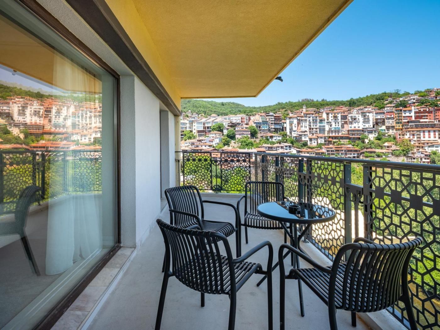 Superior One-Bedroom Apartment with Balcony