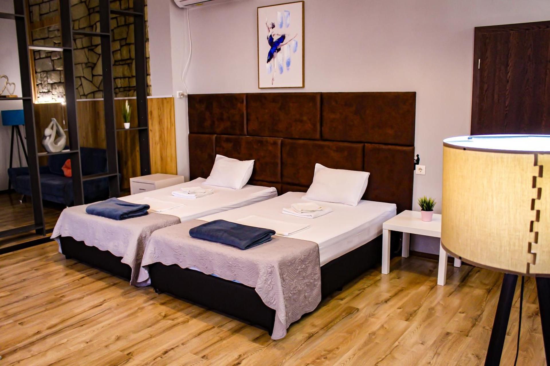 Deluxe Studio