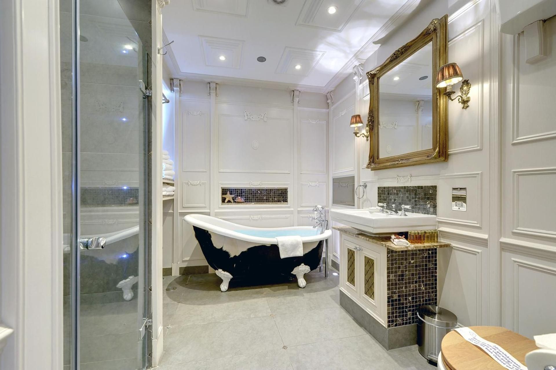 Four-Bedroom Apartment with One Bathroom