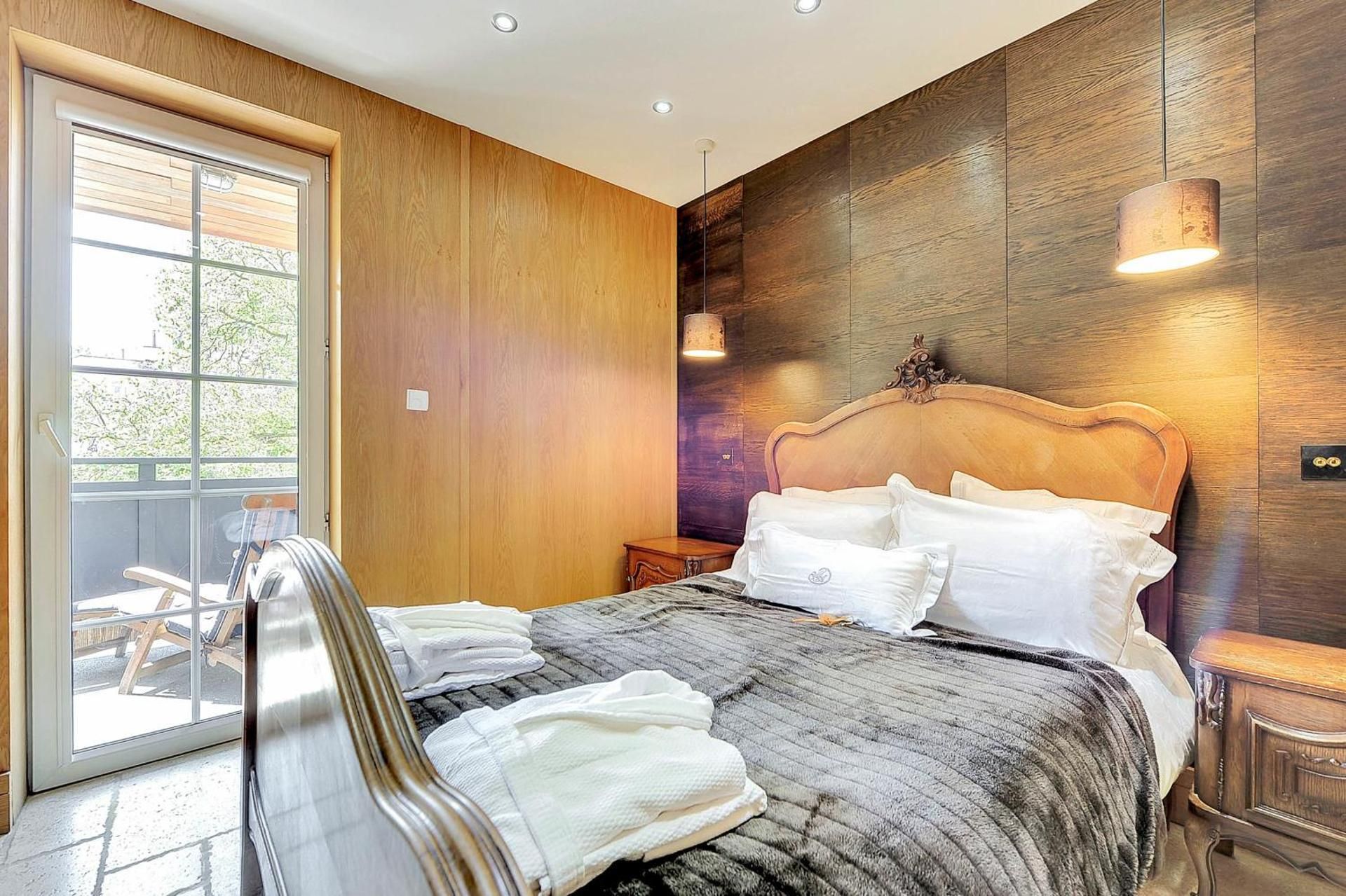 Deluxe Apartment