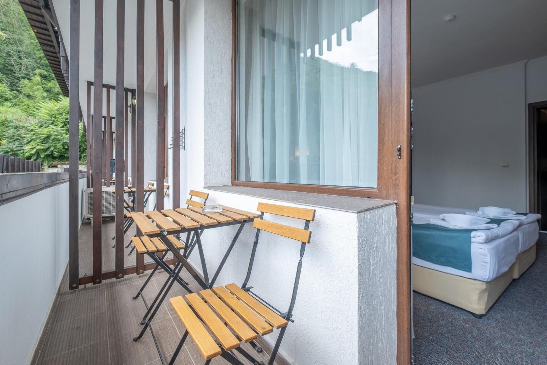 One-Bedroom Suite with Balcony - Free Relax Zone