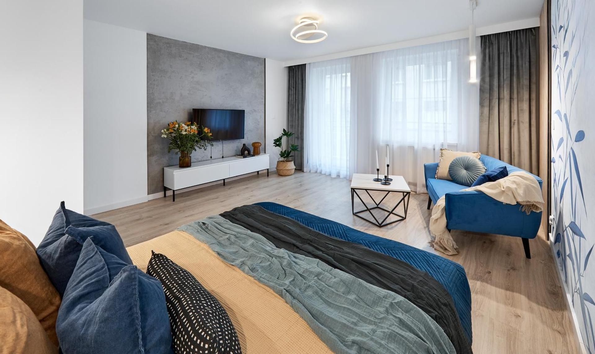 DELUXE APARTMENT