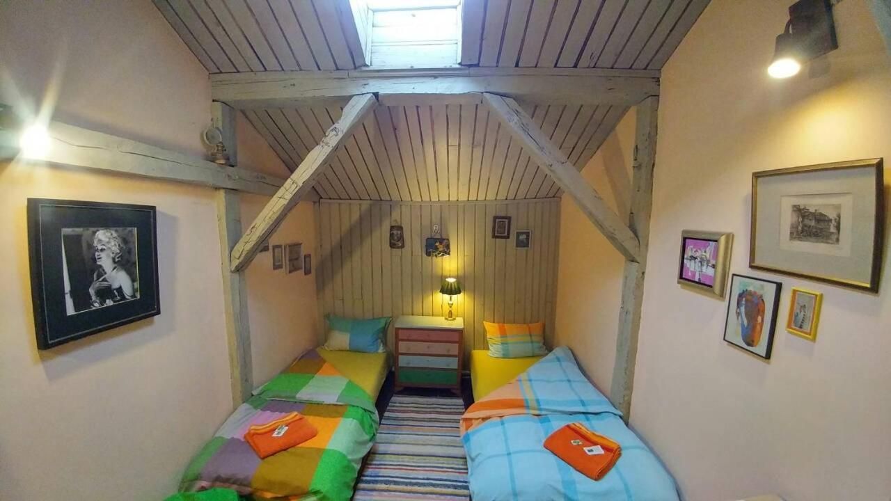 Standard Twin Room with Shared Bathroom