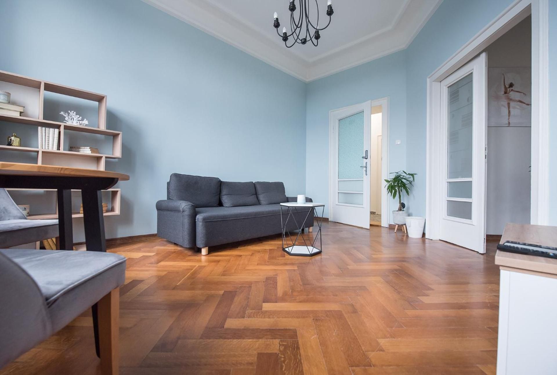 DELUXE APARTMENT