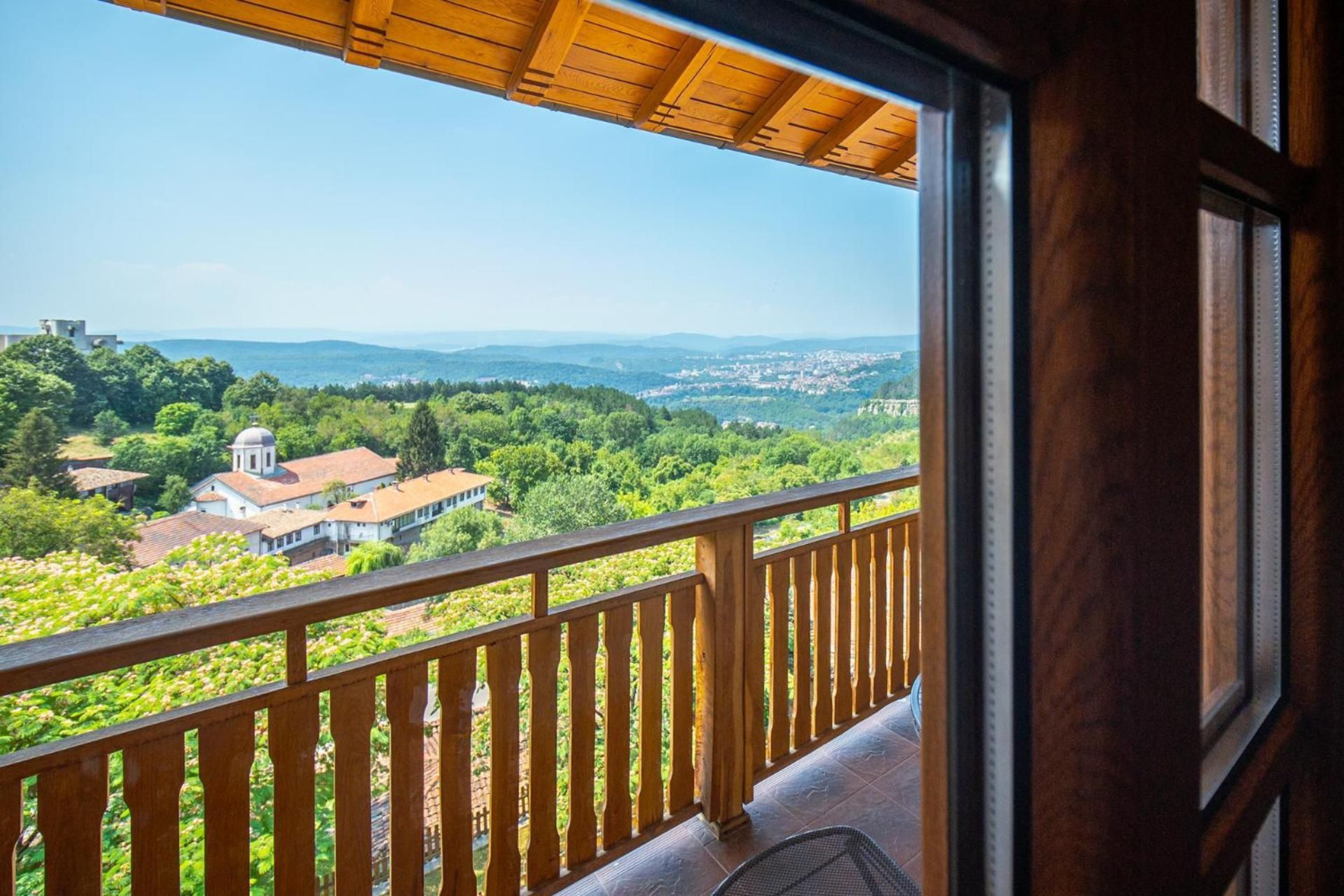 Deluxe Two-Bedroom Suite with View of Veliko Tarnovo
