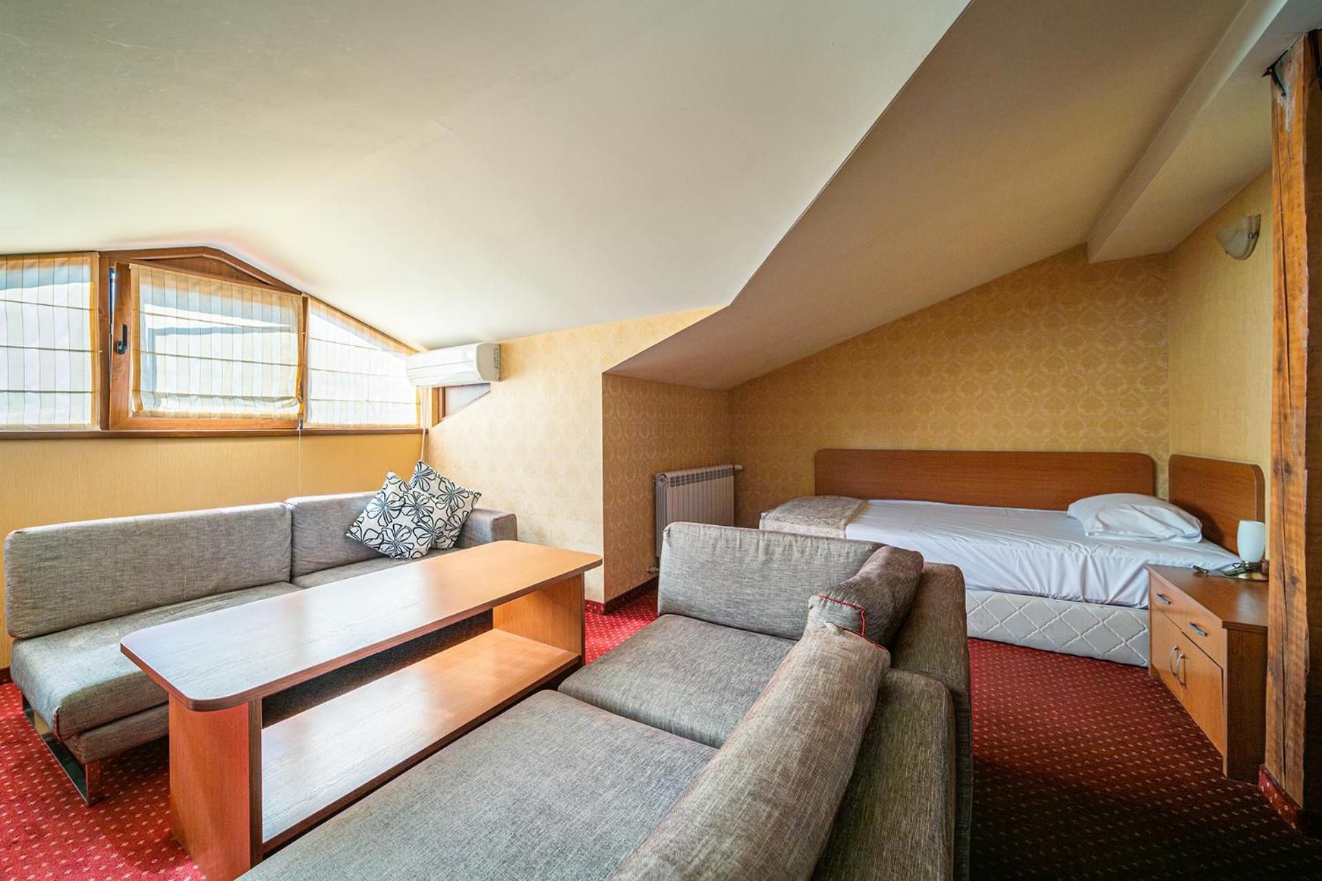 Suite - Top Floor (No Balcony) for 3 people - Free Relax Zone