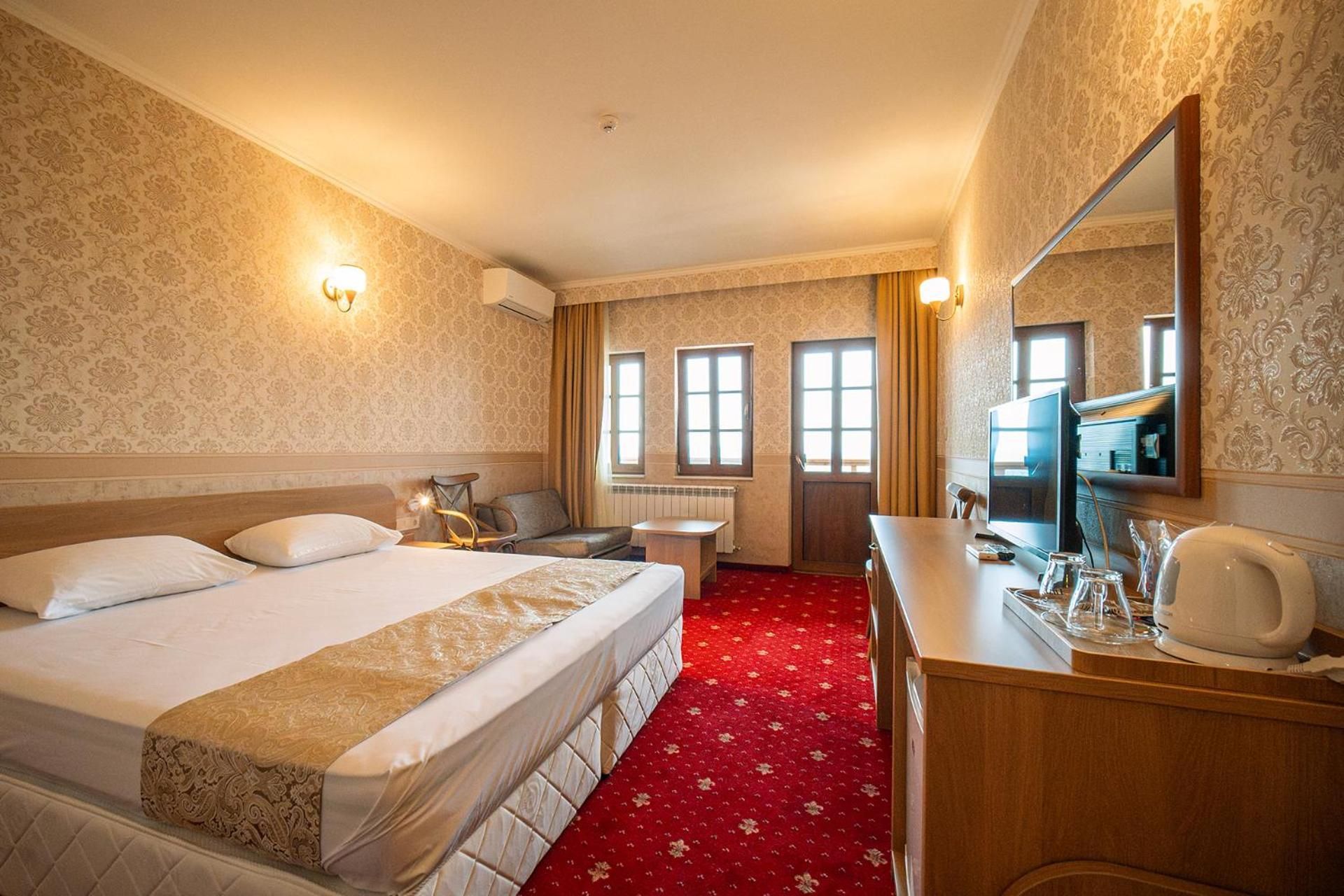 Deluxe Double Room with Panoramic View of Veliko Tarnovo