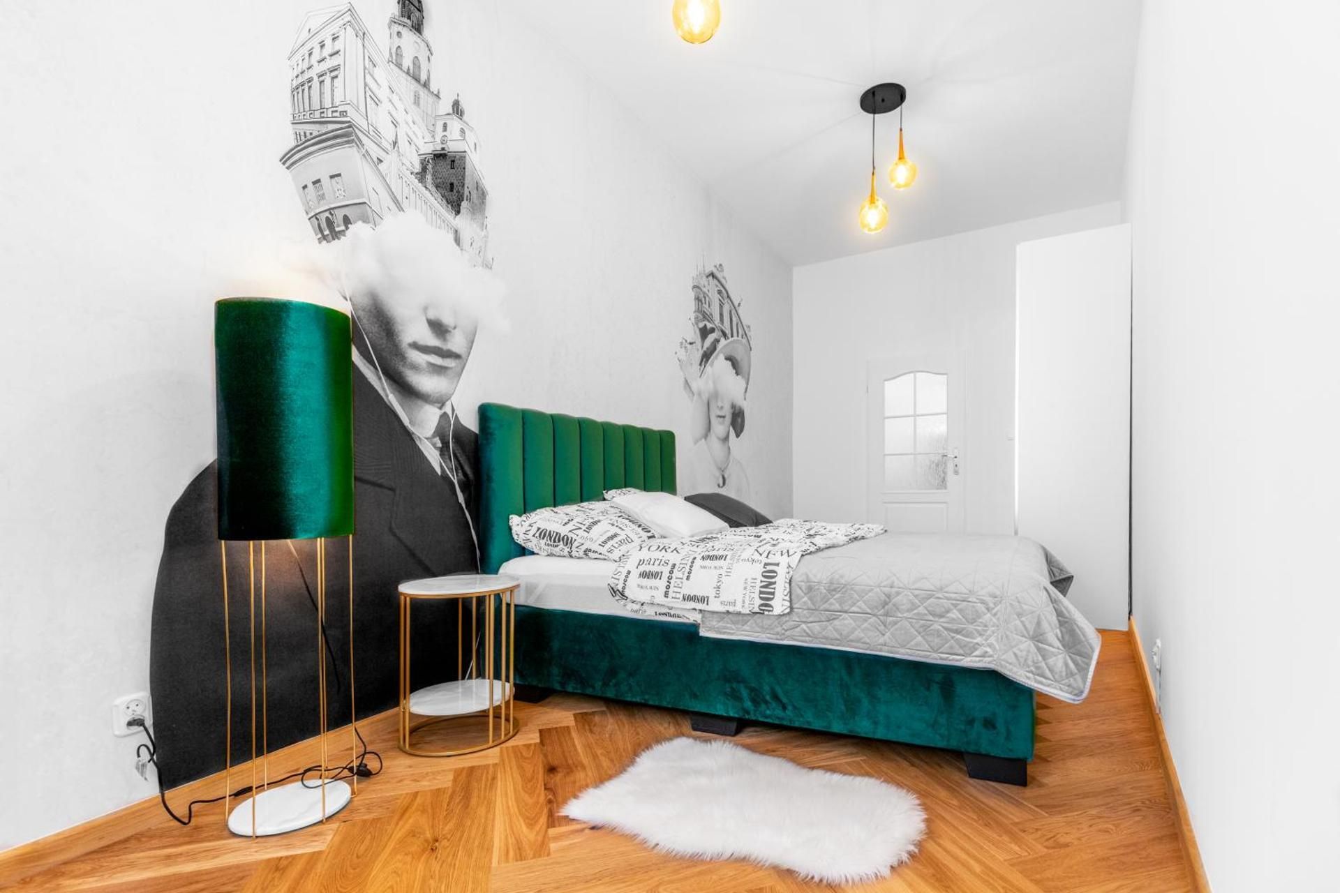 Deluxe One-Bedroom Apartment