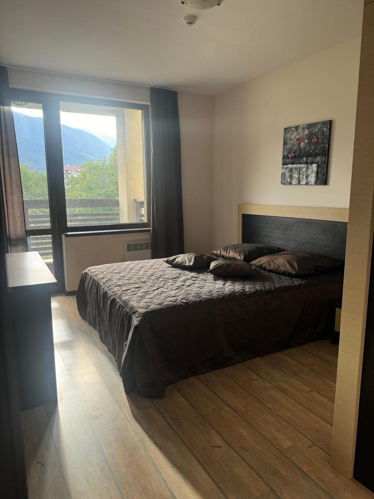 Two-Bedroom Apartment with Mountain View