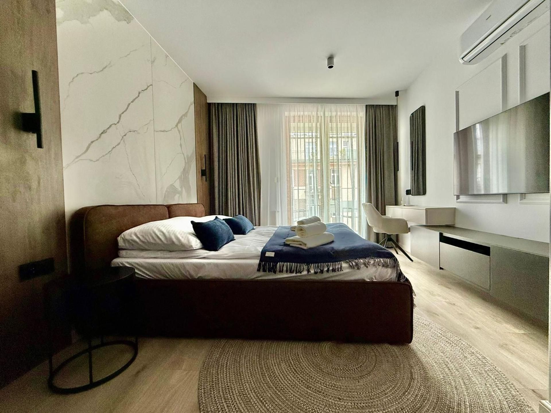 Studio Apartment with Balcony