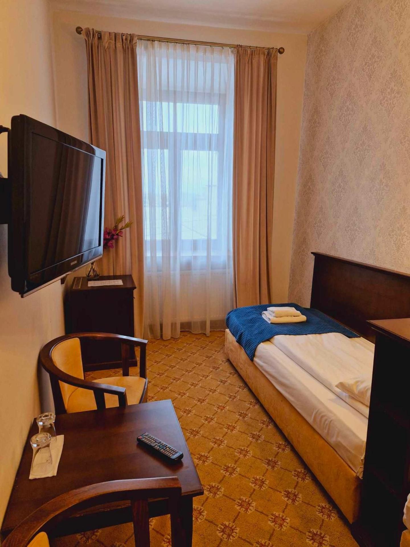 Twin Room with Private Bathroom