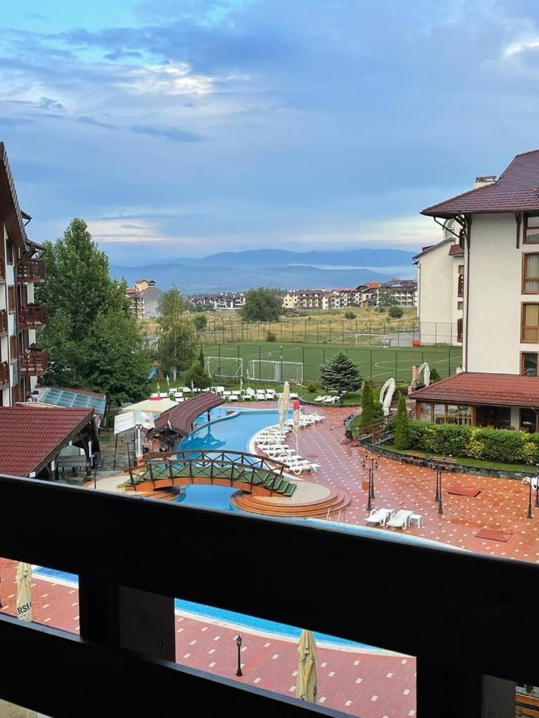 Apartment with Pool View 