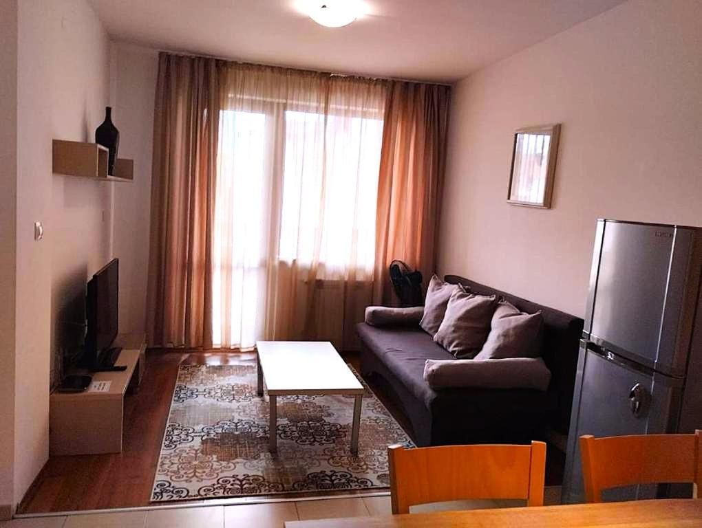 Apartment with Mountain View