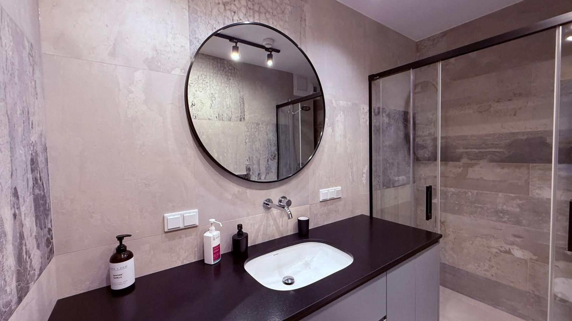 One-Bedroom Apartment With City View