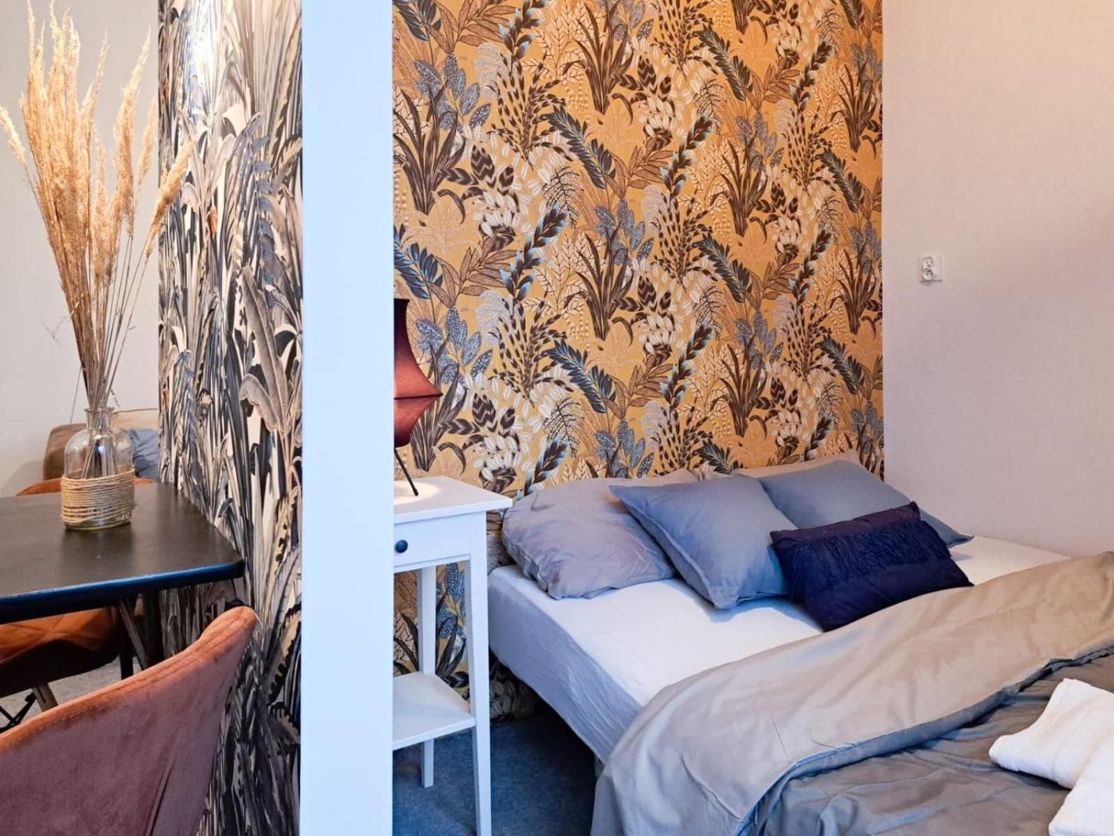 Deluxe Room (2 Adults + 1 Child)