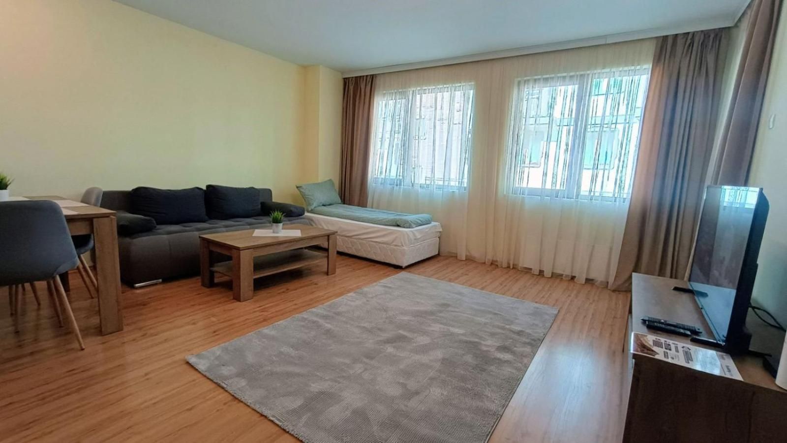 One-Bedroom Apartment with Balcony