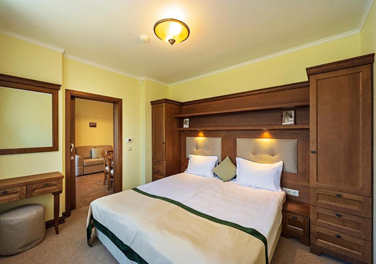 One-Bedroom Apartment (2 Adults + 2 Adults or 2 Children)