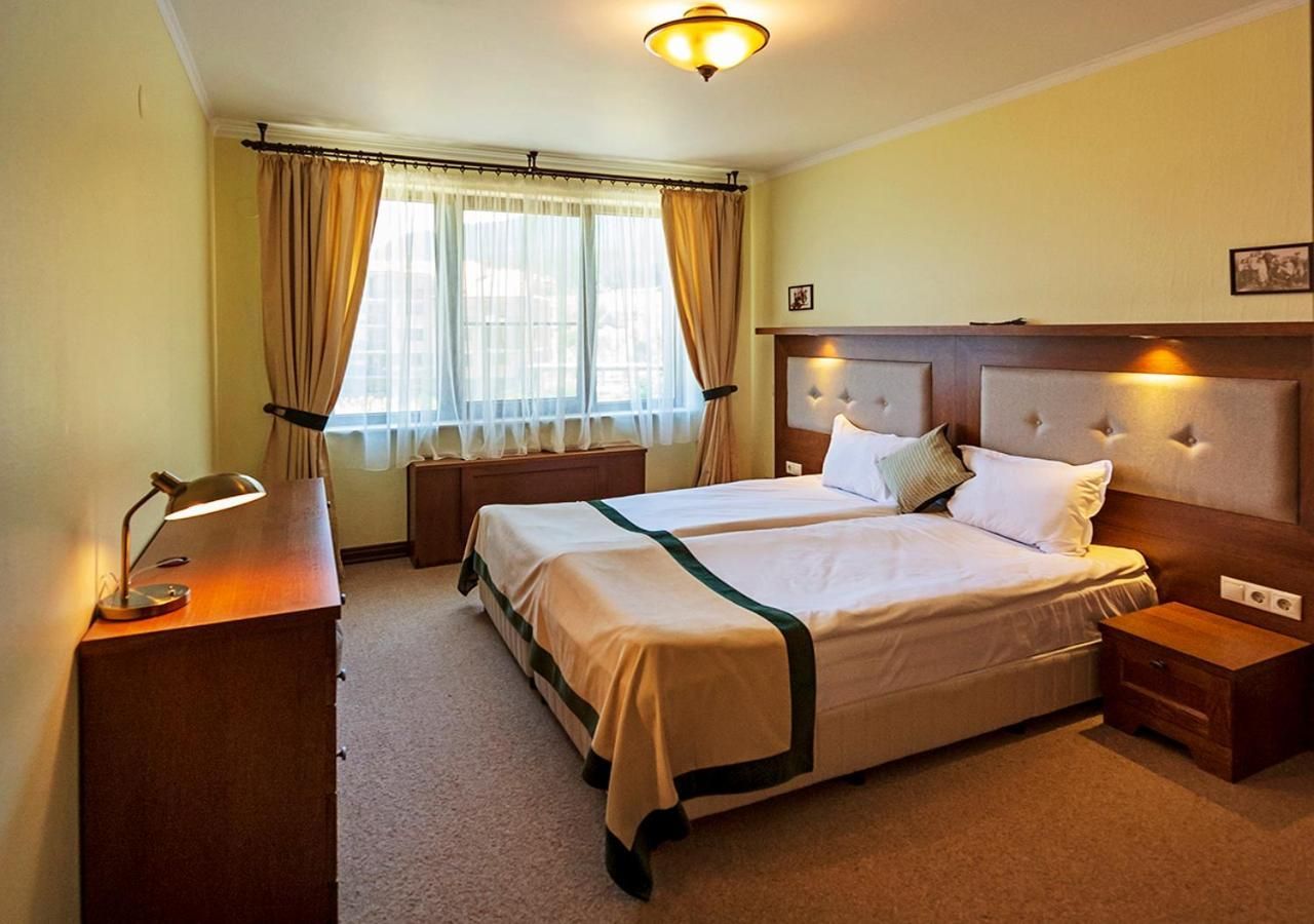 One-Bedroom Superior Apartment (2 Adults + 2 Adults or 3 Children)