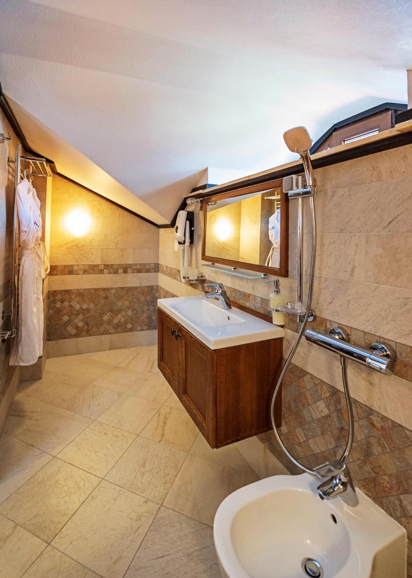 Two-Bedroom Maisonette ( 4 adults + 3 Adults or 3 Children)