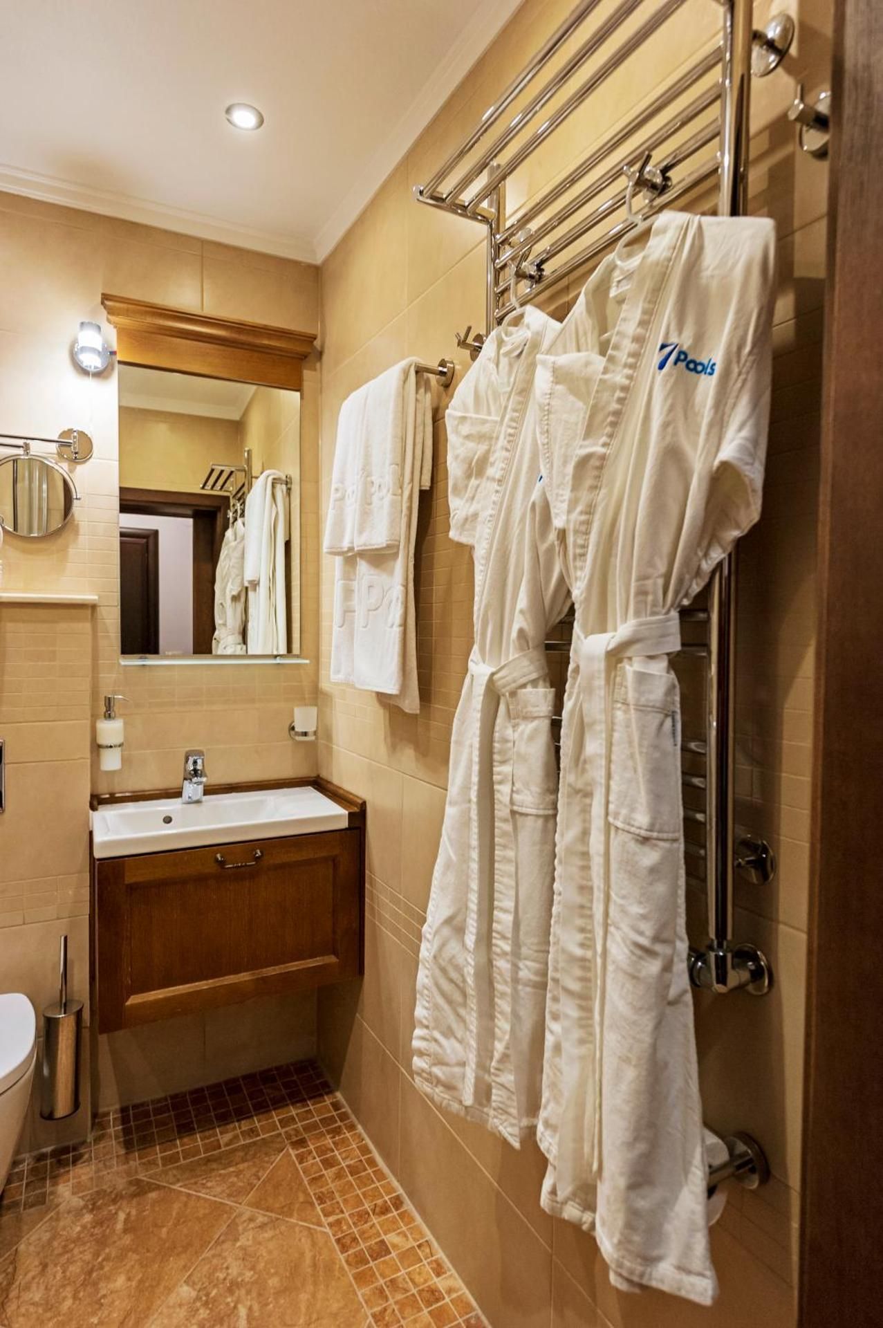 Studio Apartment (2 Adults + 1 Adult or 1 Child)