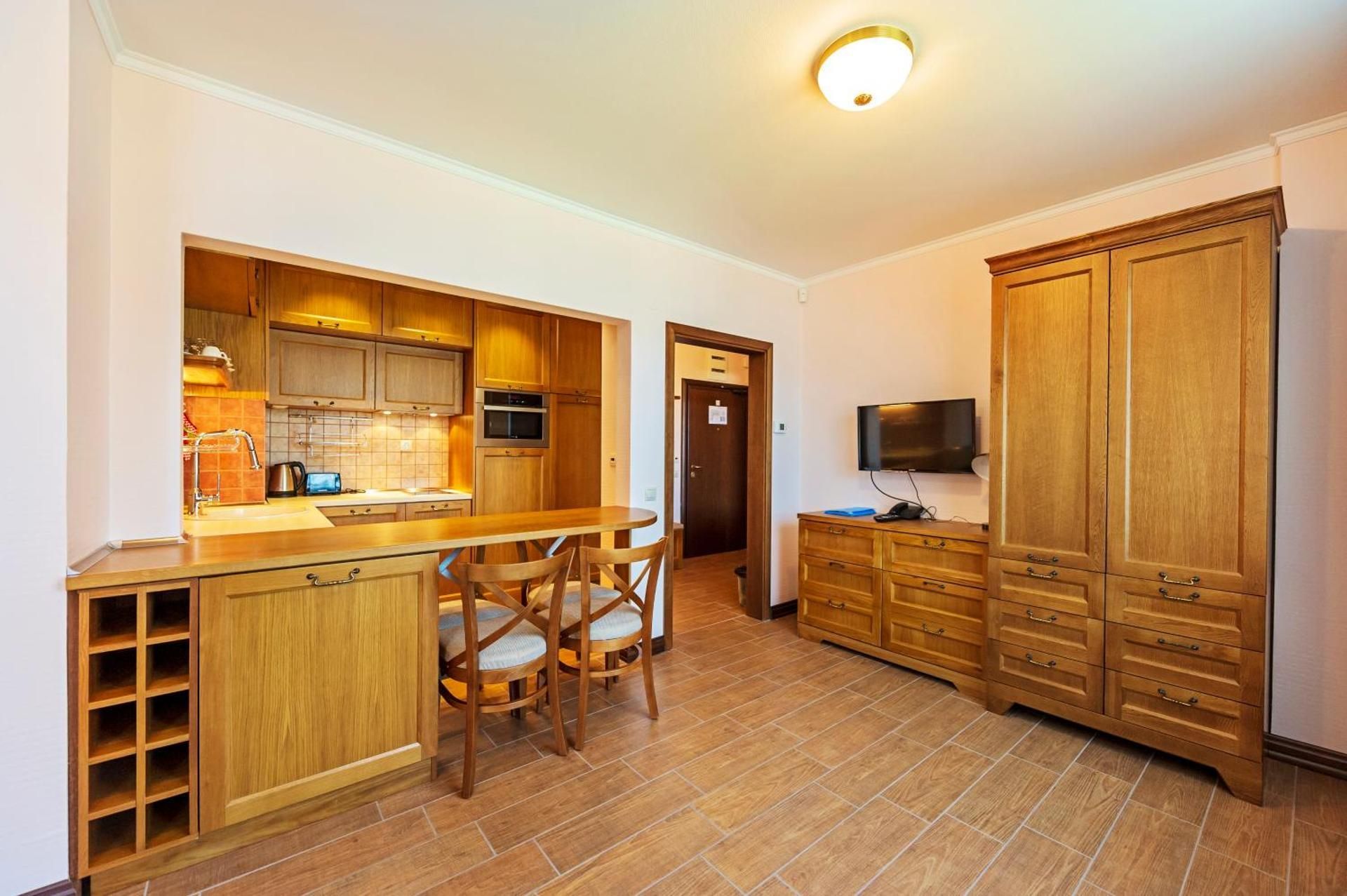 One-Bedroom Apartment (4 Adults + 1 Adult or 2 Children)