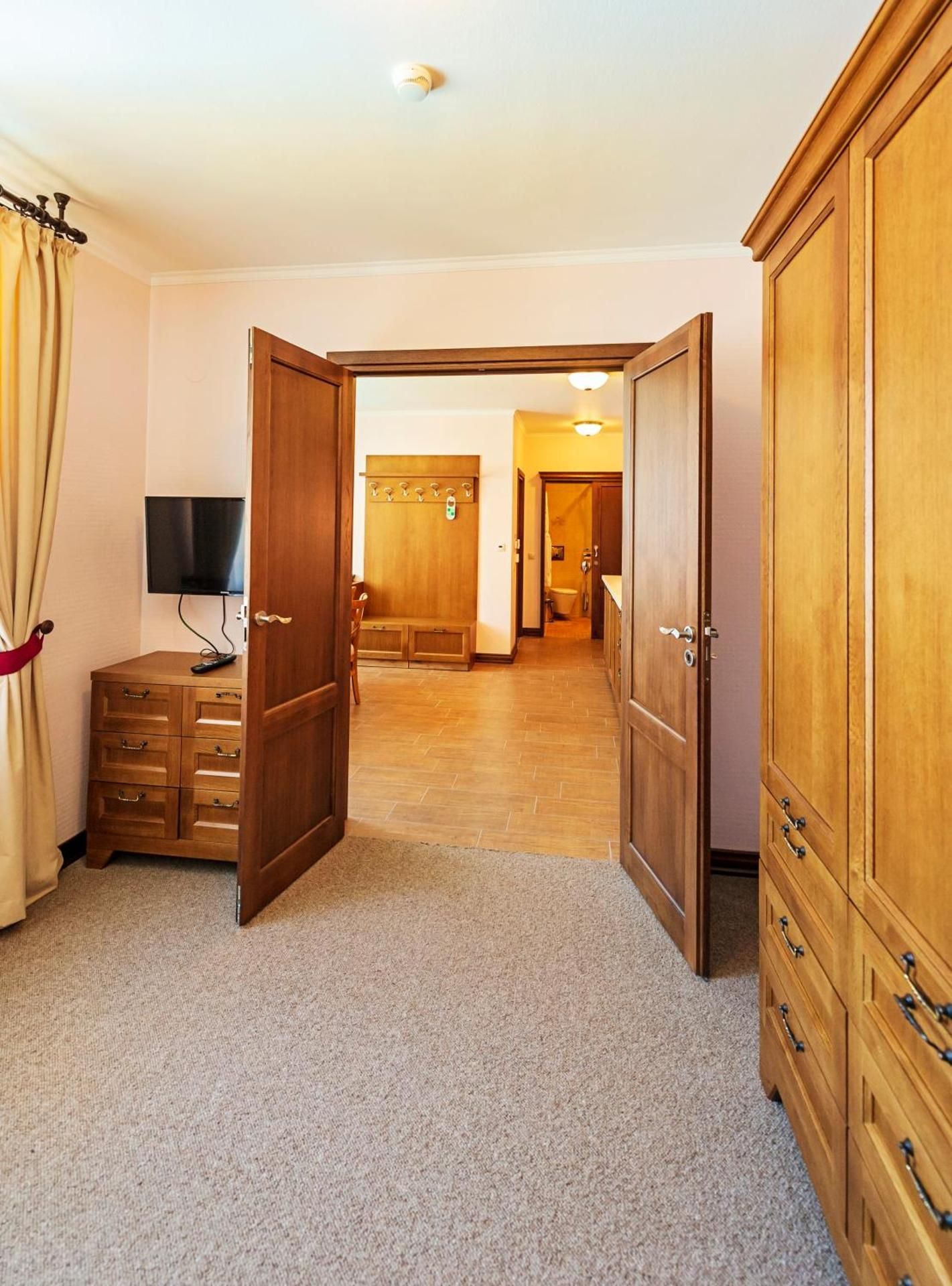 Two-Bedroom Apartment (4 Adults + 1 Adult or 2 Children) 