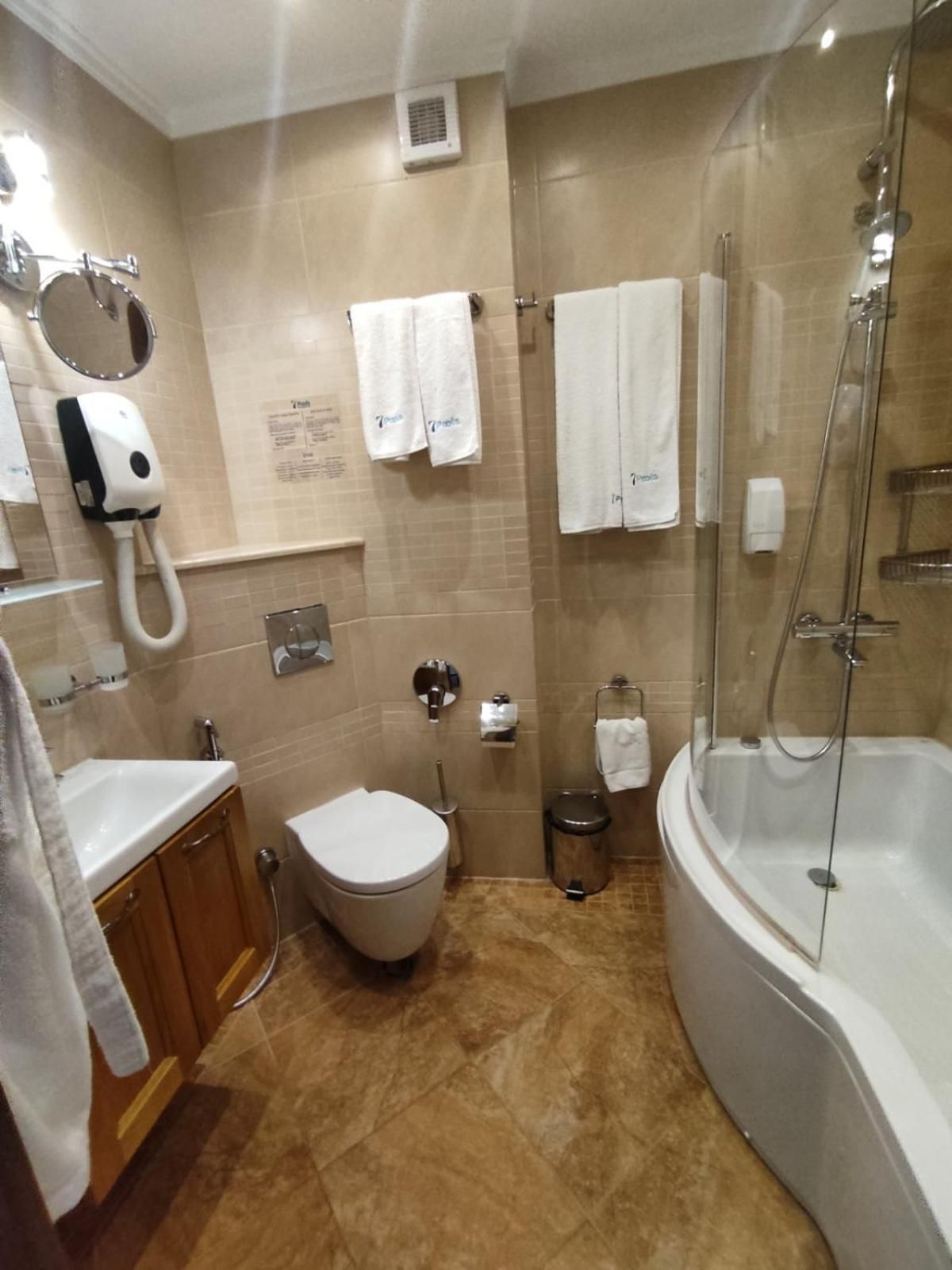 One-Bedroom Deluxe Apartment (2 Adults + 2 Adults or 2 Children)