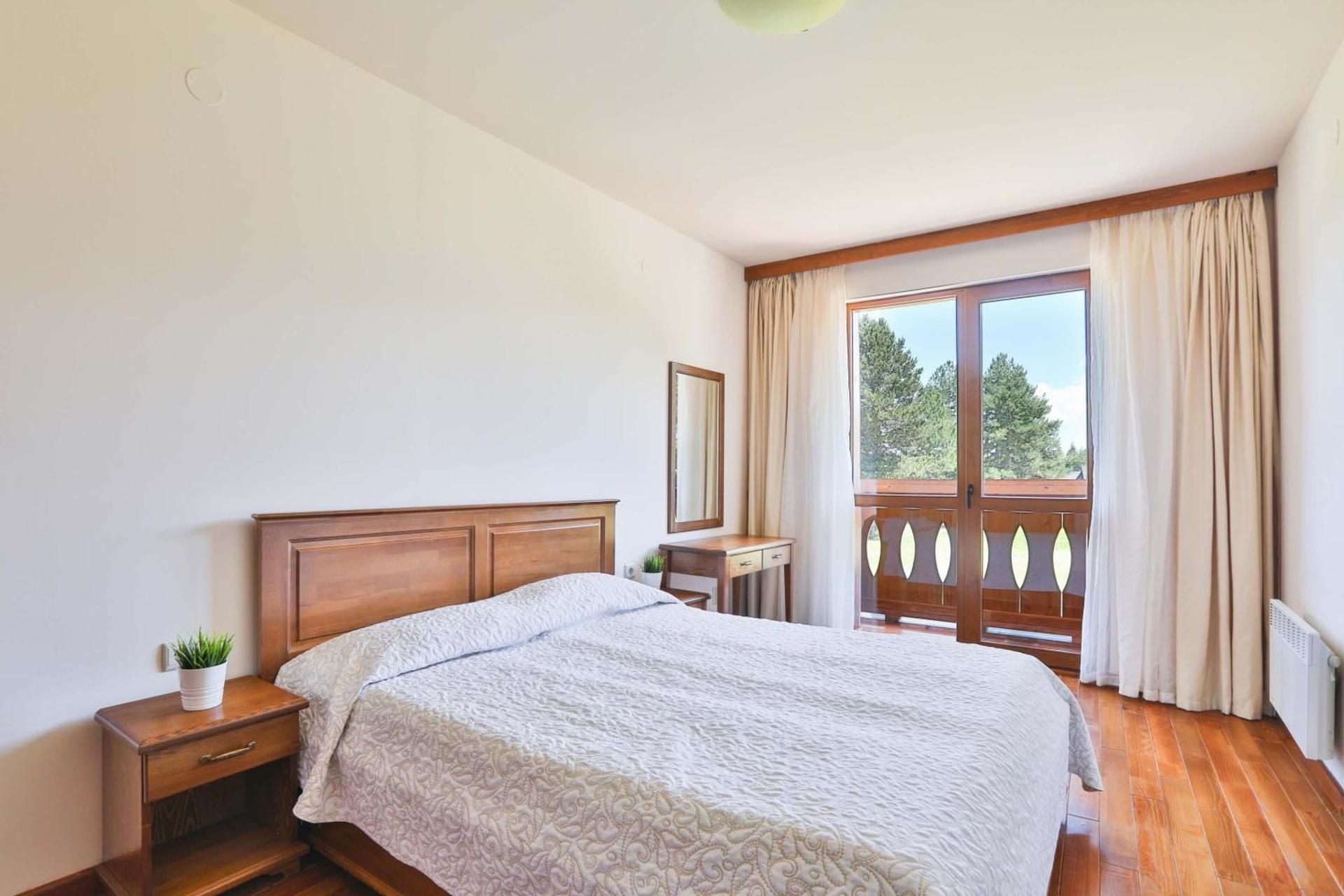 One-Bedroom Apartment with Balcony (2 Adults)