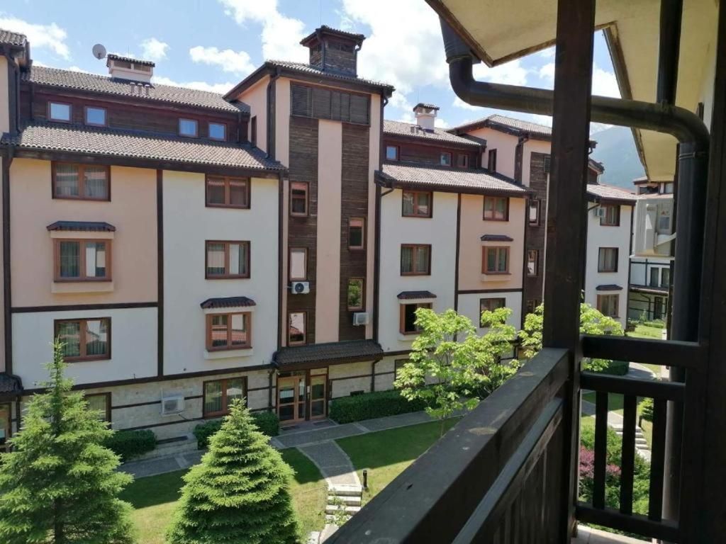 Apartment with Garden View