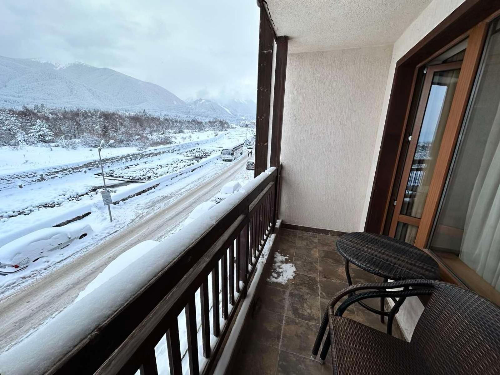 One-Bedroom Apartment with Balcony and Mountain View