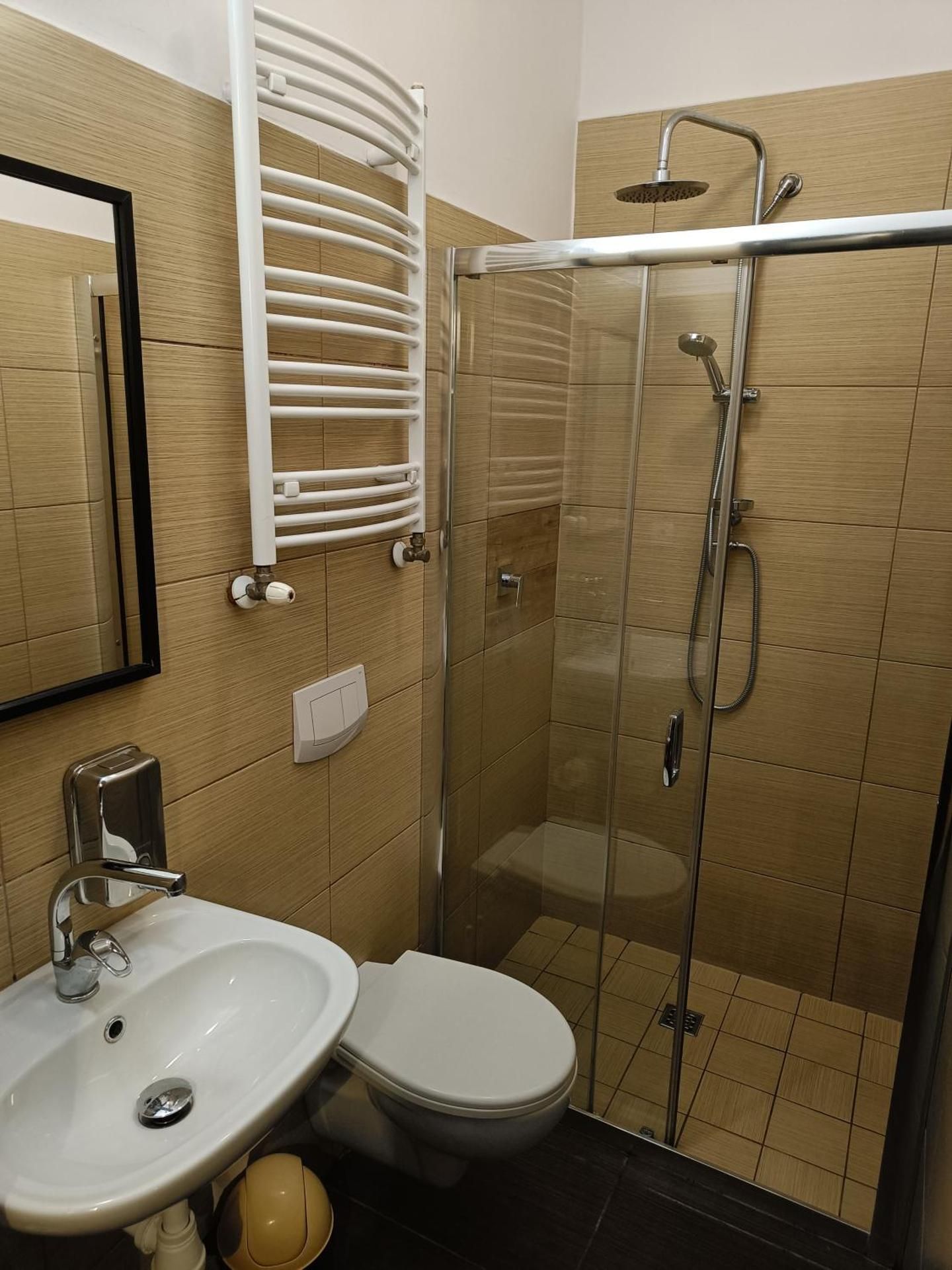 Dormitory Room (6 Adults)
