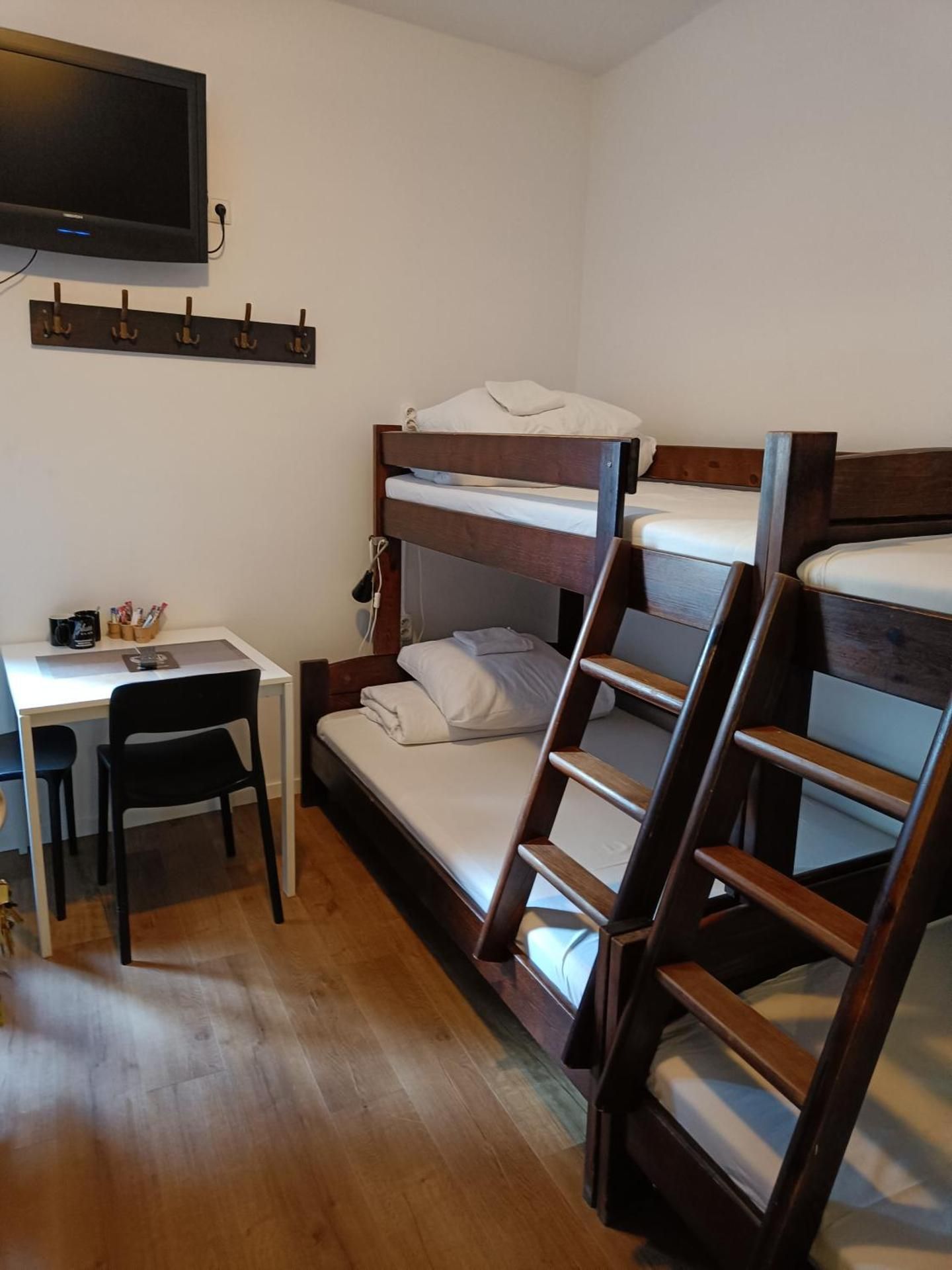 Dormitory Room (6 Adults)