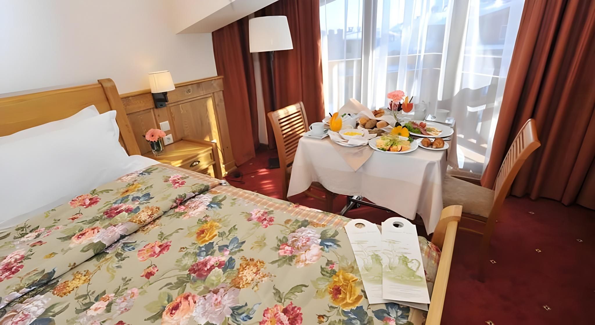 Deluxe Two-Bedroom Apartment