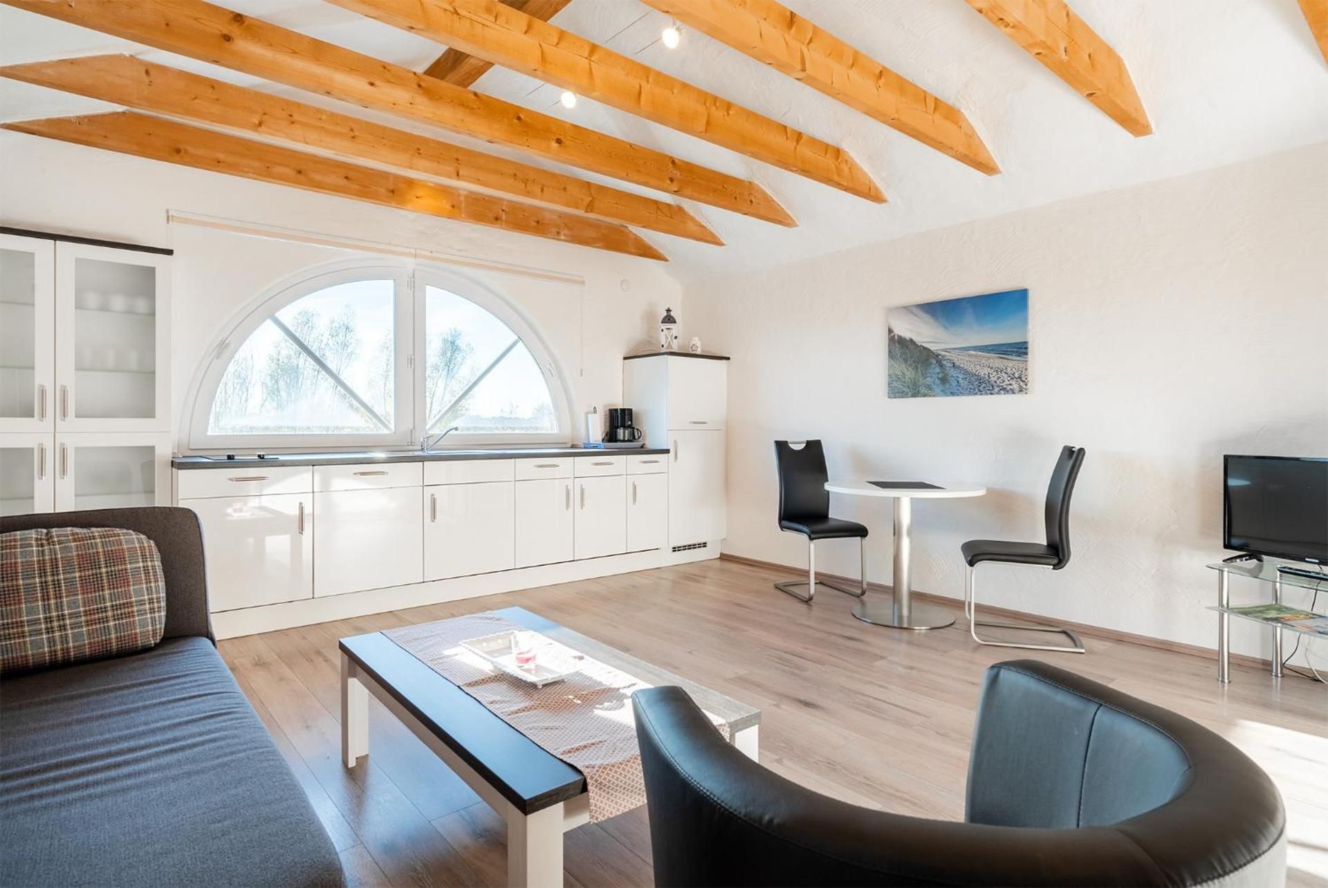 Apartment with Lake View