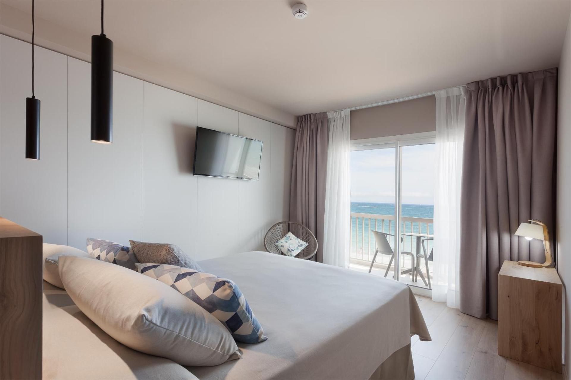 Deluxe Suite with Sea View