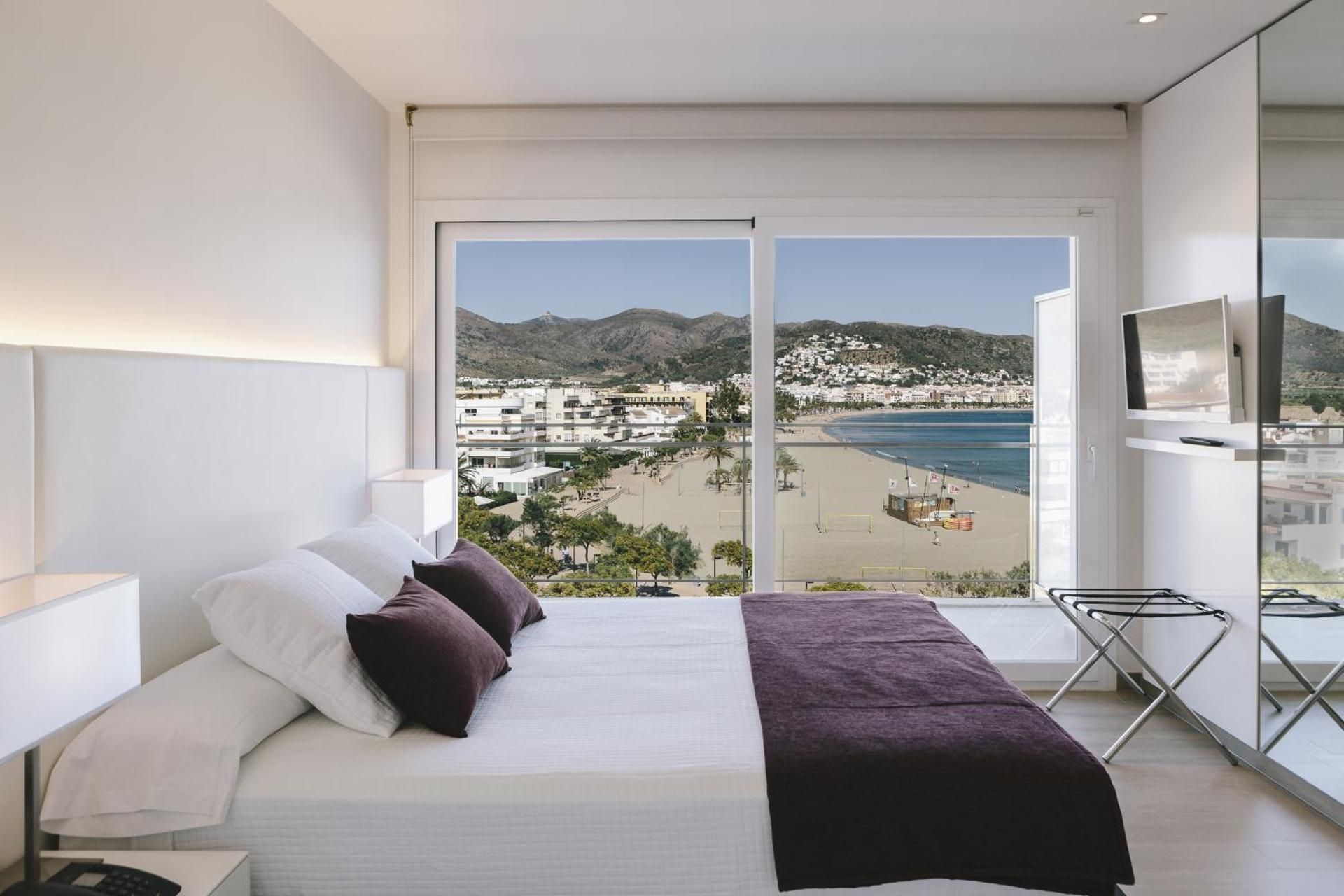 Premium Room with Partial Sea View