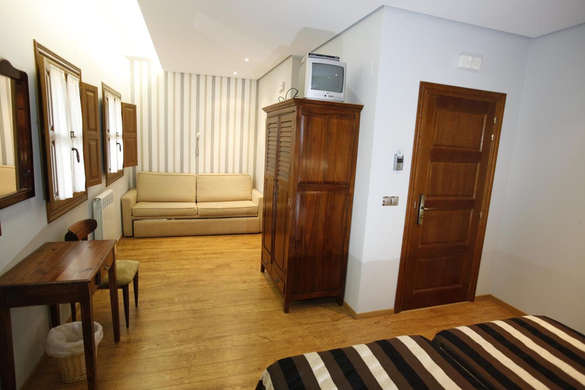 Hostal Rey Pedro I Family Suite 3