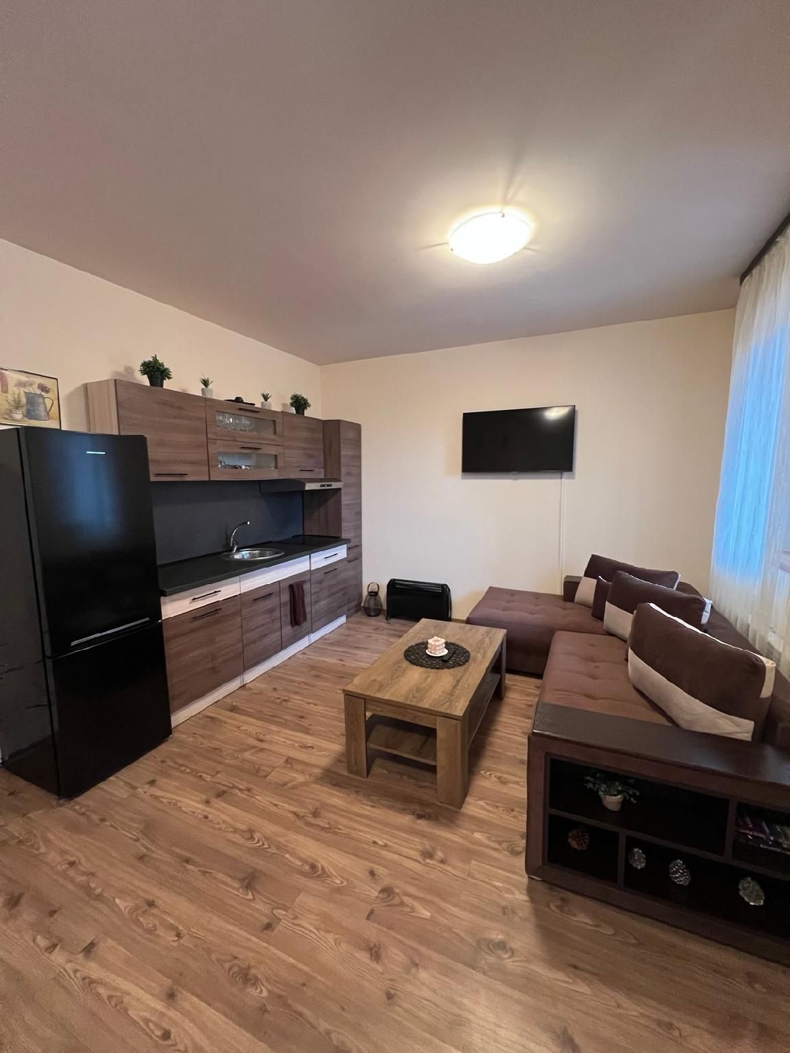 Studio - 3 adults