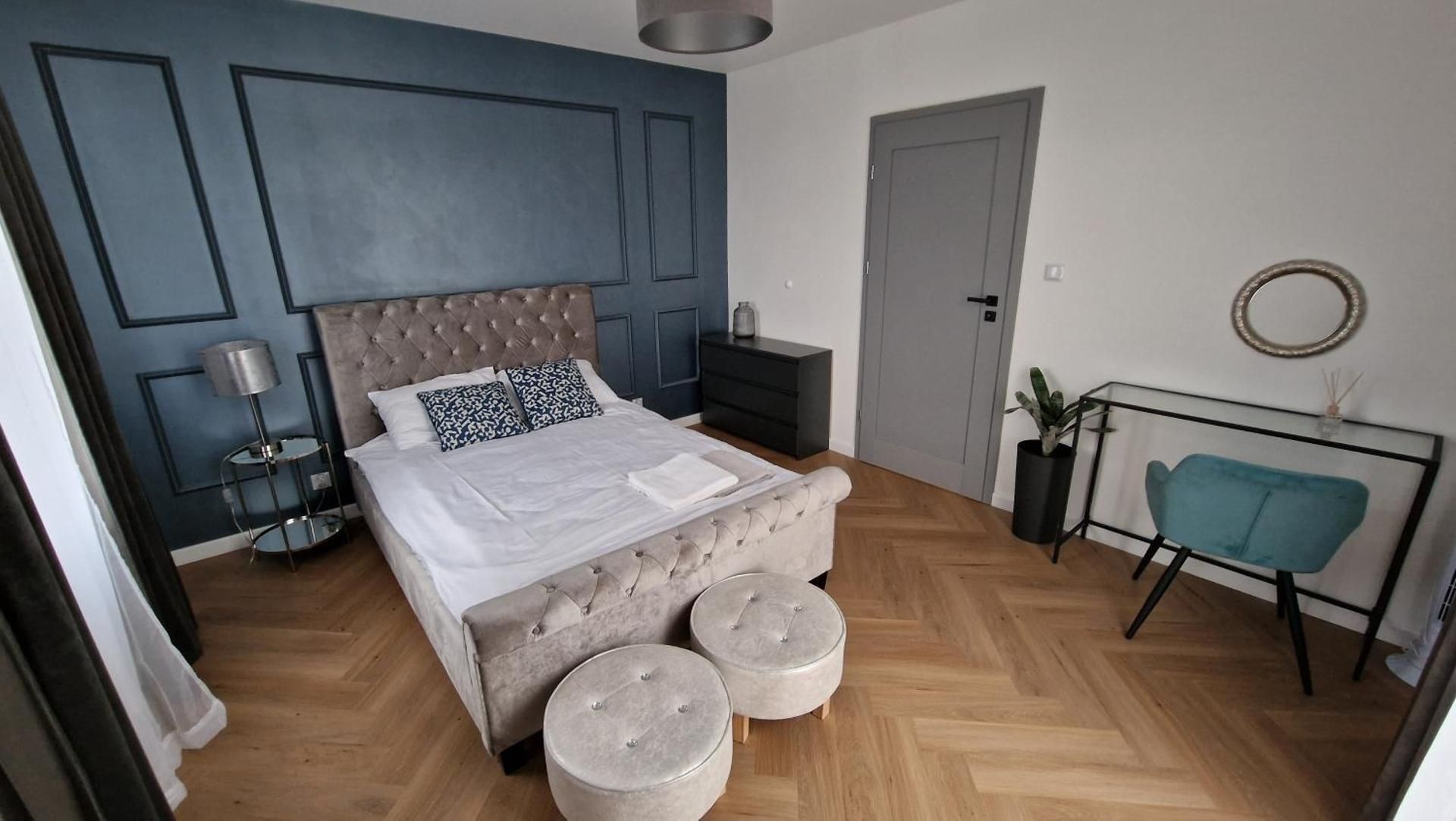 One-Bedroom Apartment with Balcony