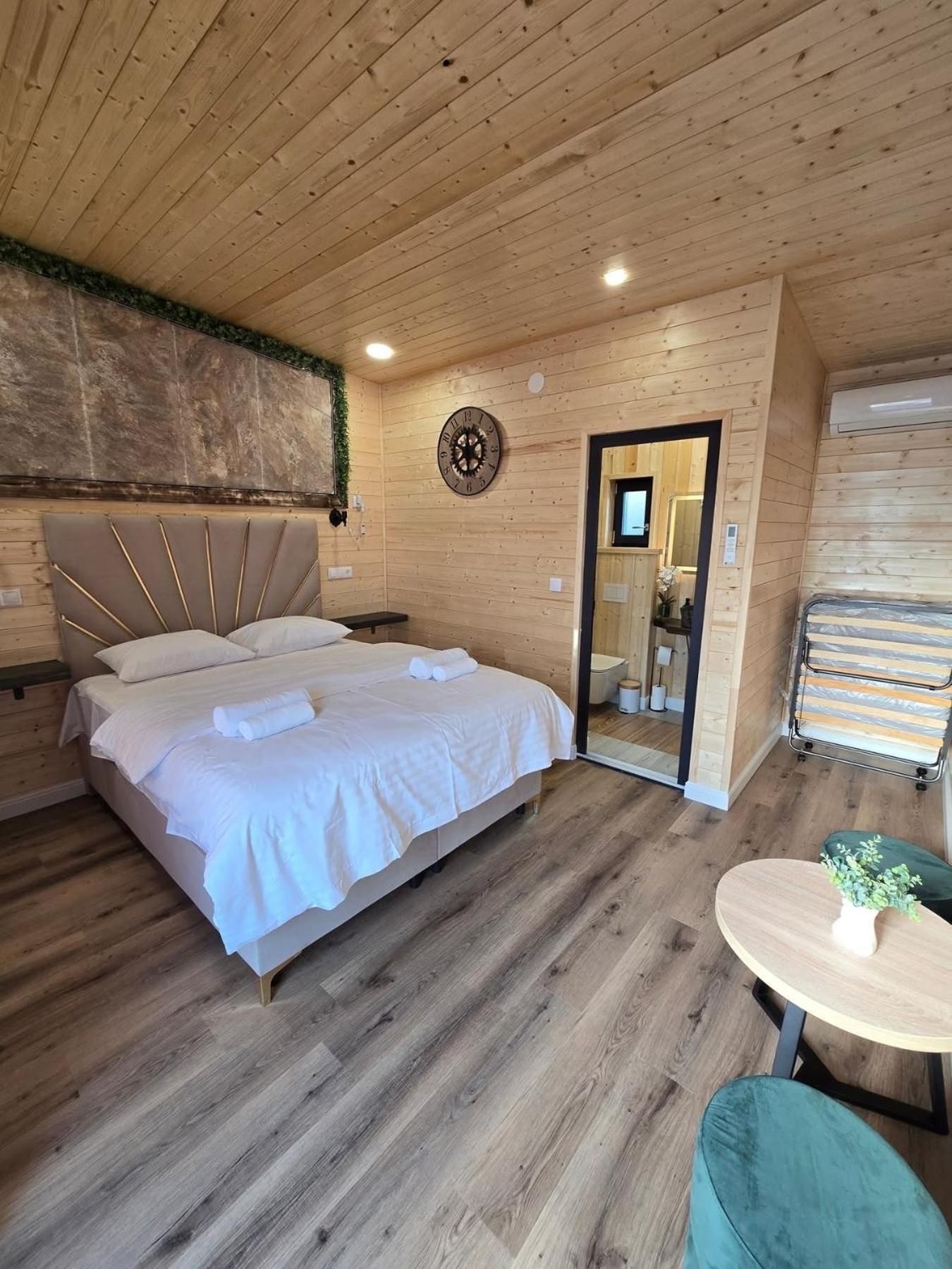 Deluxe Bungalow