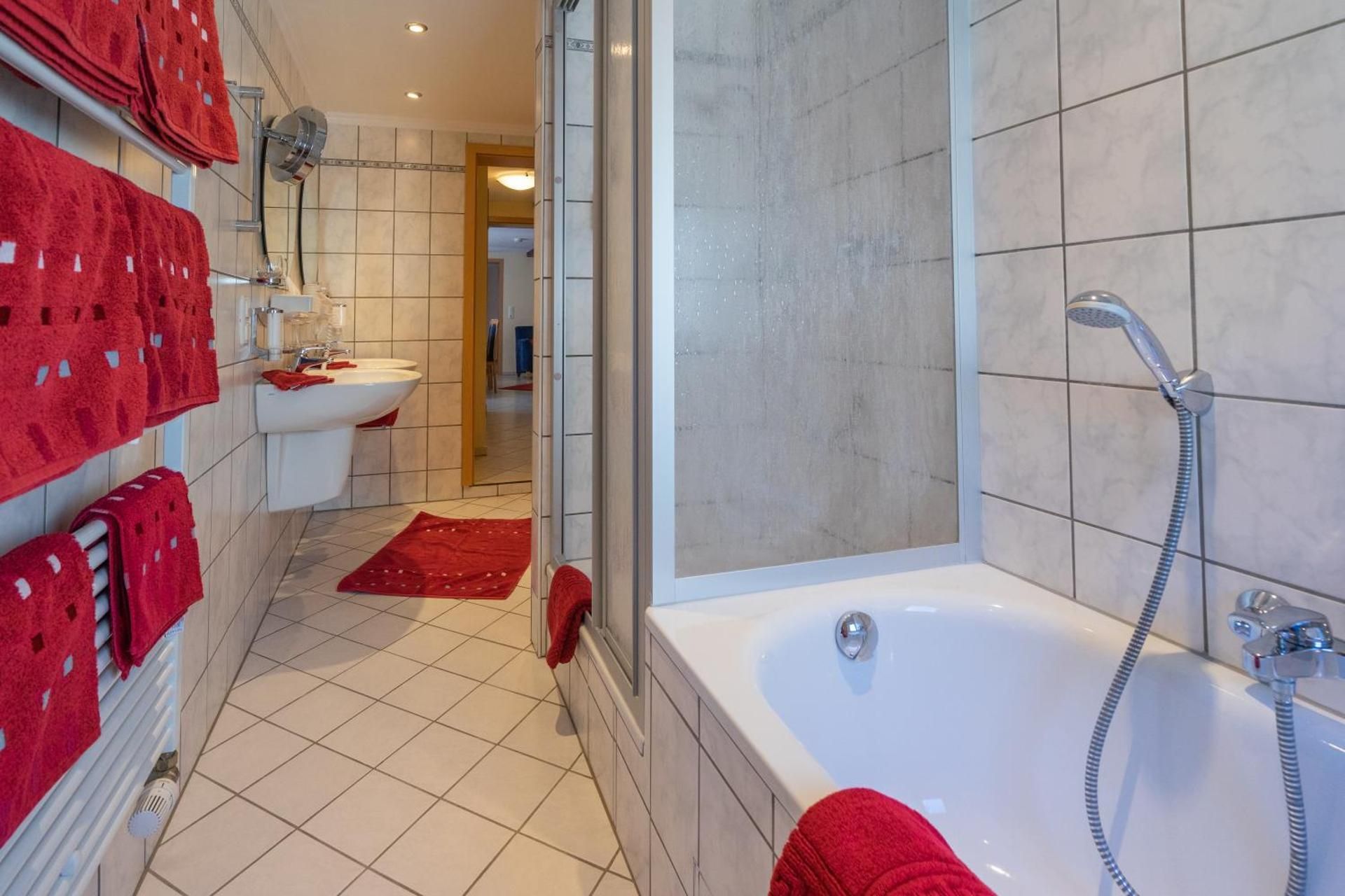 Two-Bedroom Apartment (Sooneck) - Koblenzer Str. 3