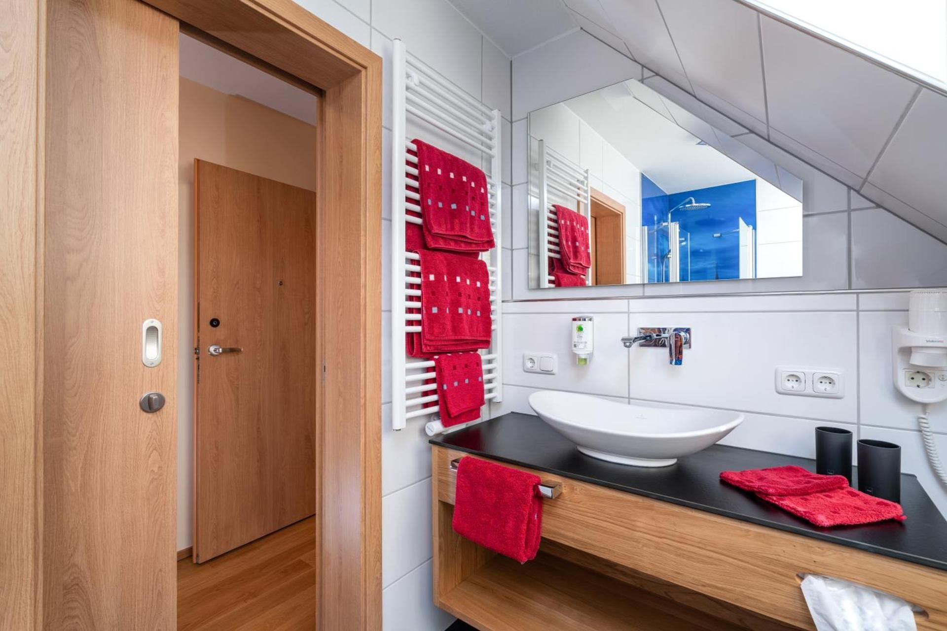 One-Bedroom Apartment - Koblenzer Str. 12 (Cabernet)