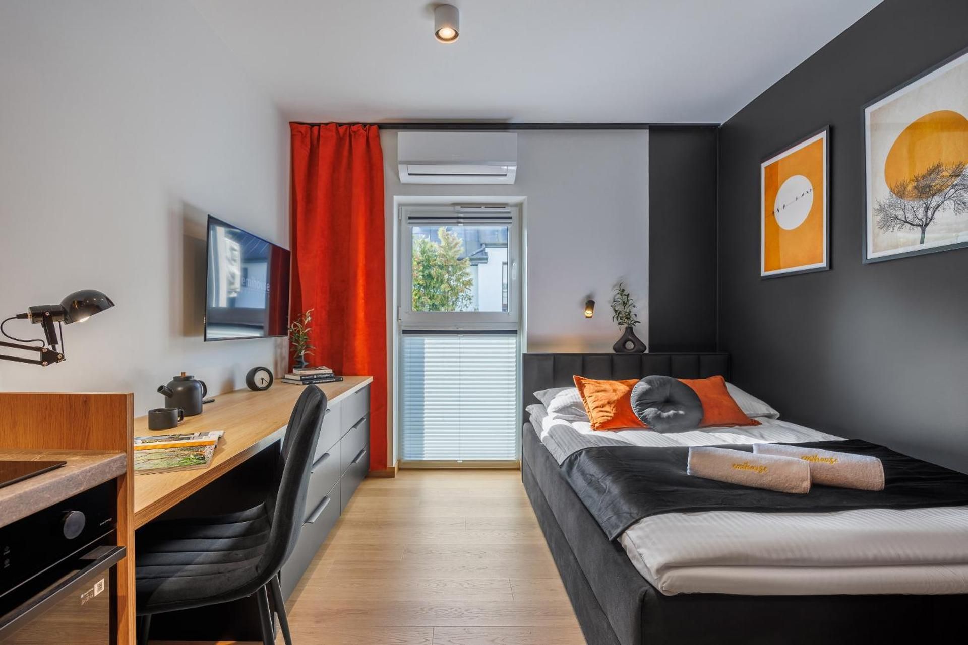Studio Apartment with One Double Bed