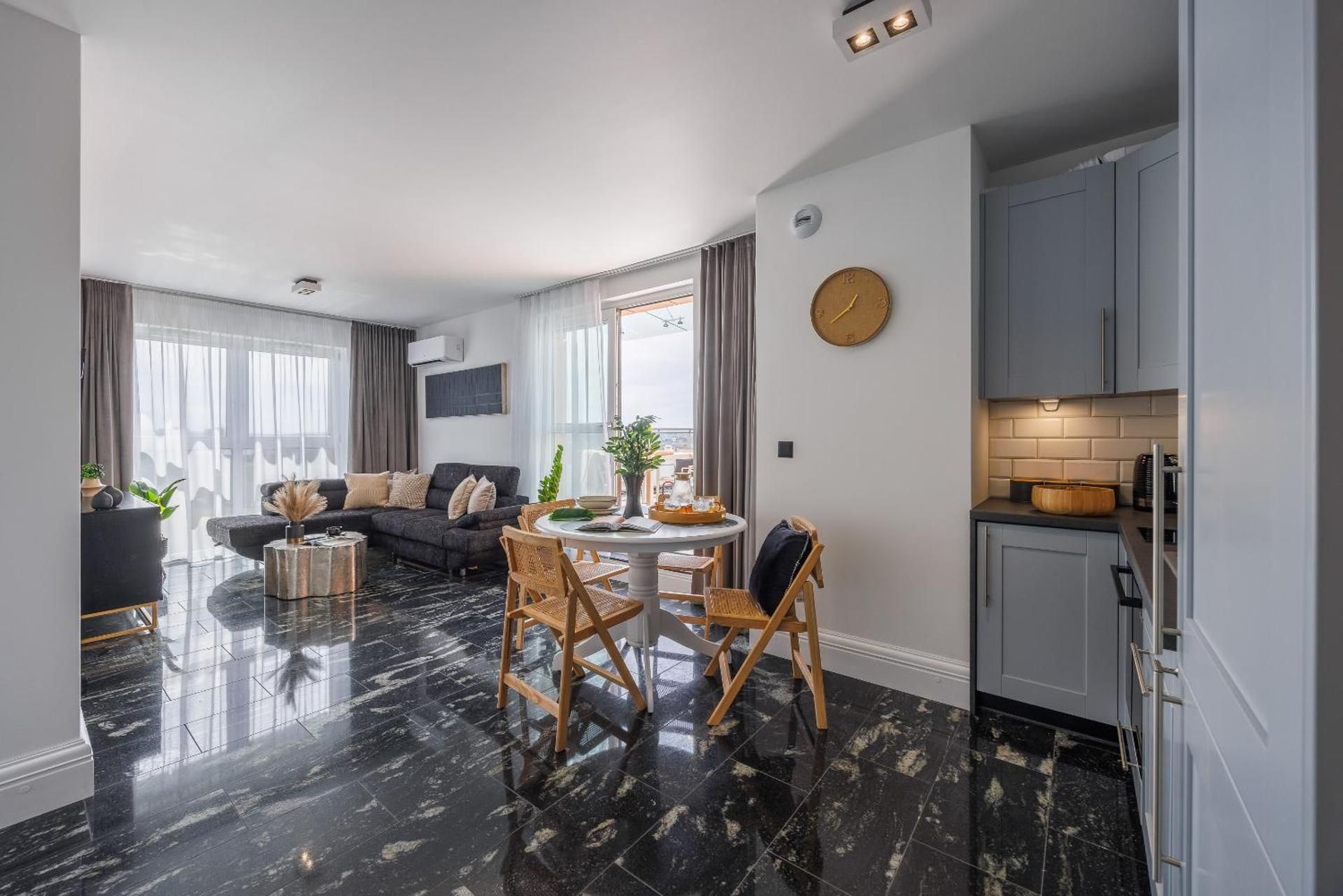 Superior One-Bedroom Apartment with Terrace