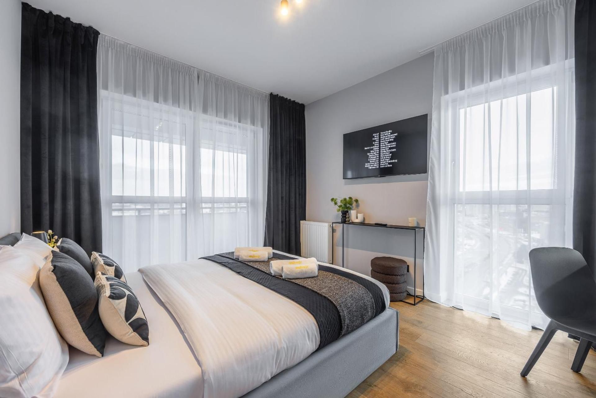 Two-Bedroom Deluxe Apartment with Balcony