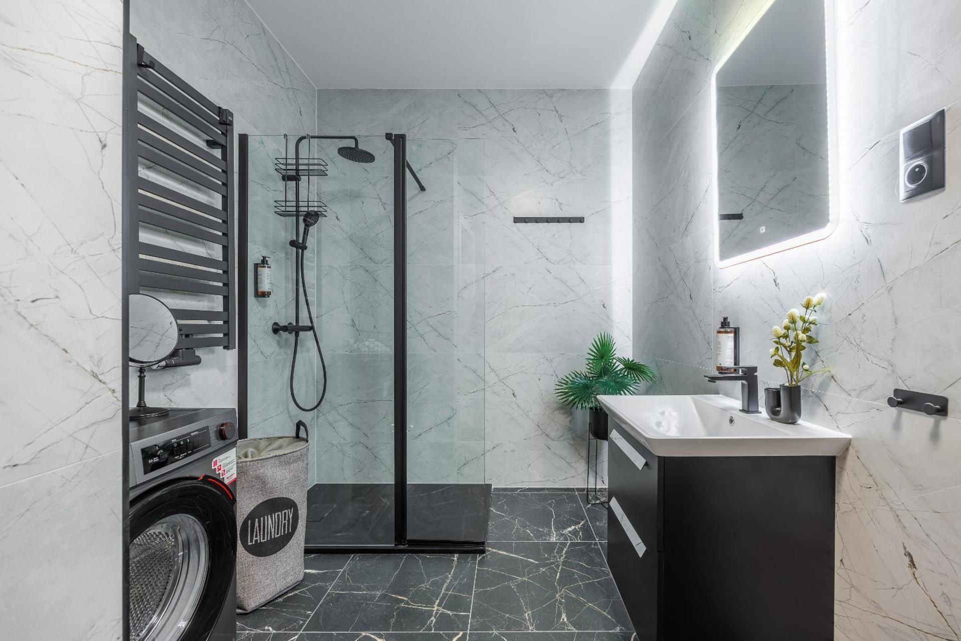 Two-Bedroom Deluxe Apartment with Balcony
