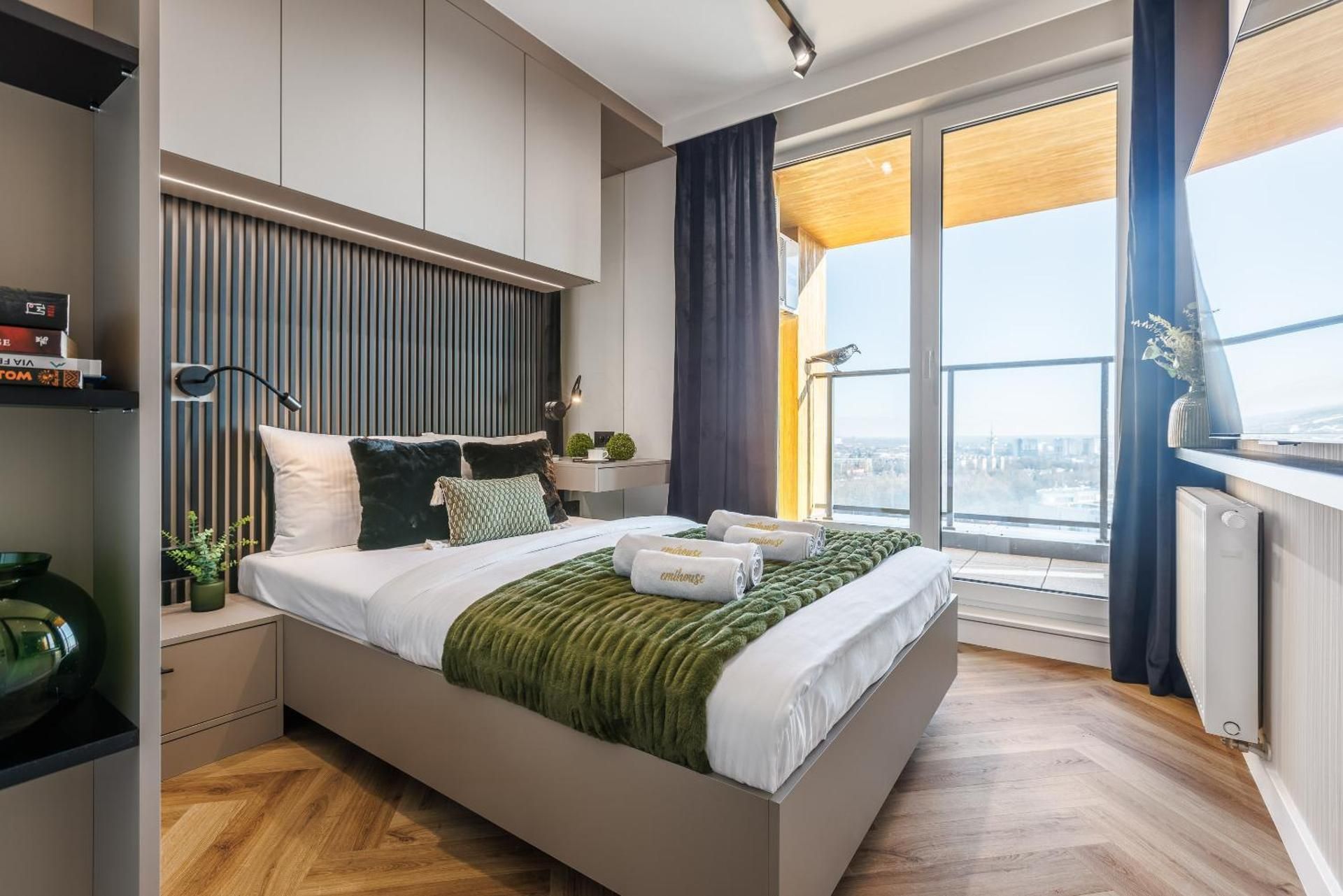 DELUXE APARTMENT