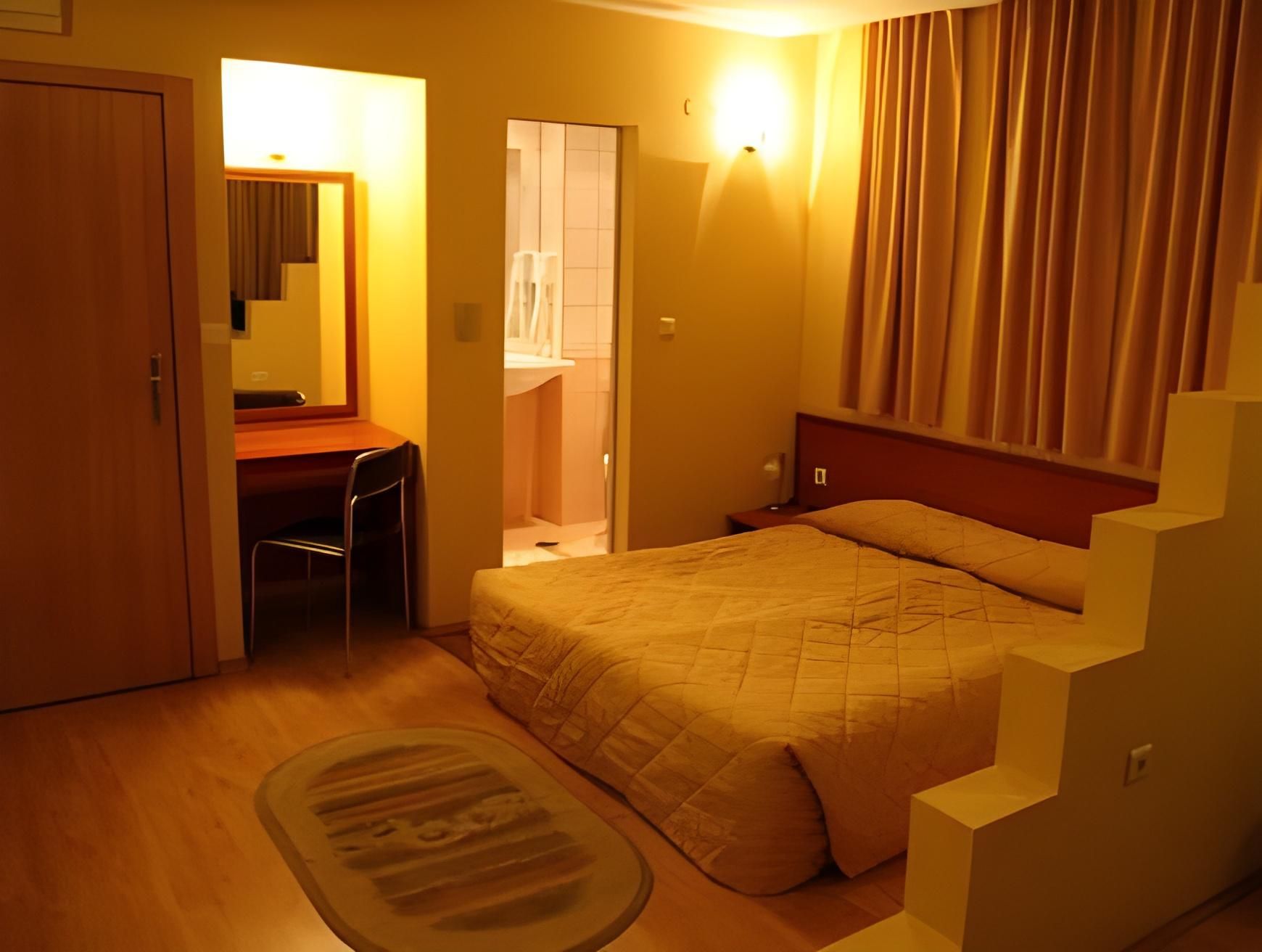 Double Room with Partial Sea View