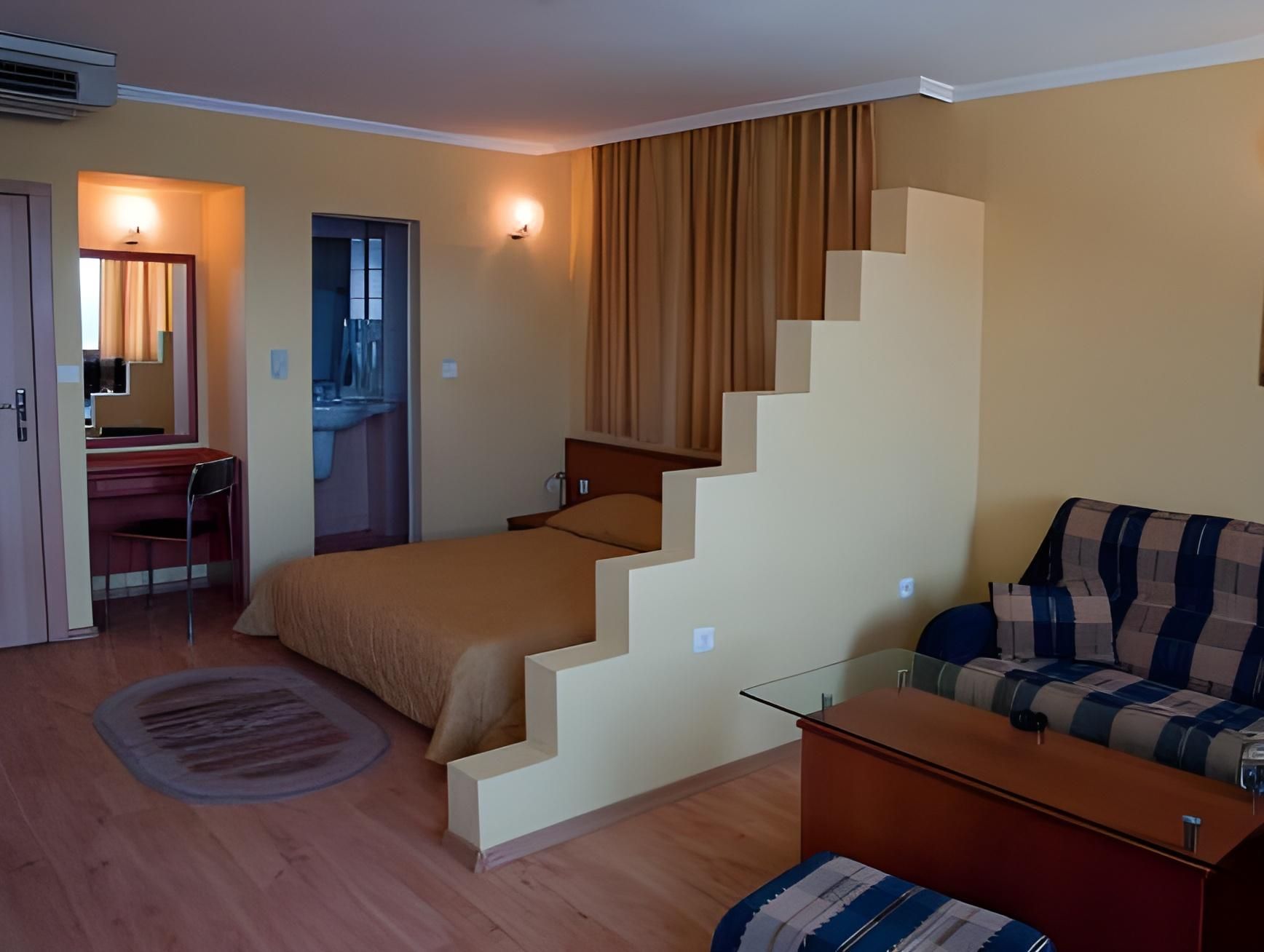Apartment With Balcony And Sea View